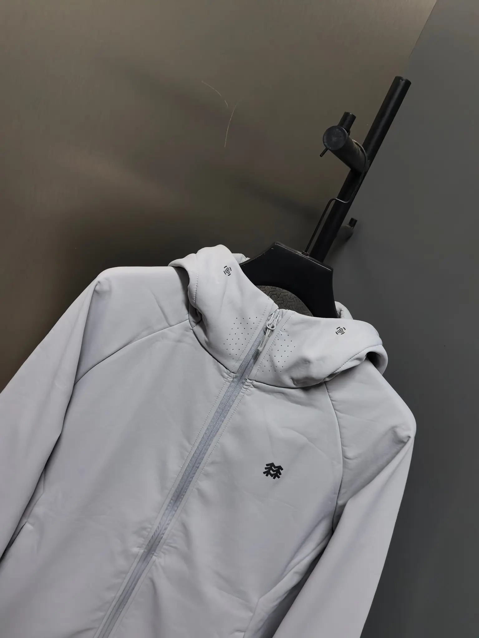 Men's Hooded Softshell Performance Jacket D37022093 — view 6
