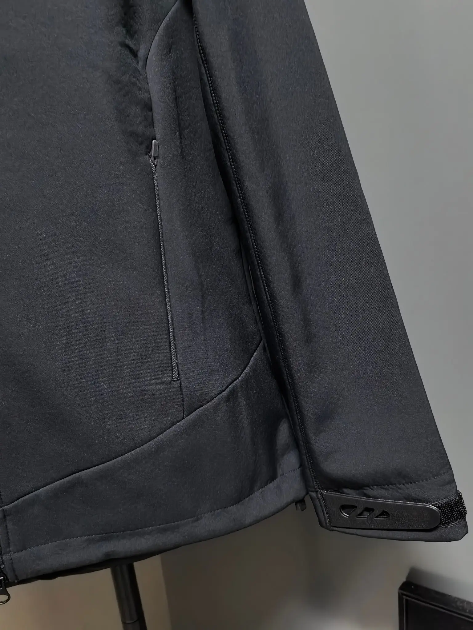Hooded Softshell Performance Jacket D37022095 — view 4