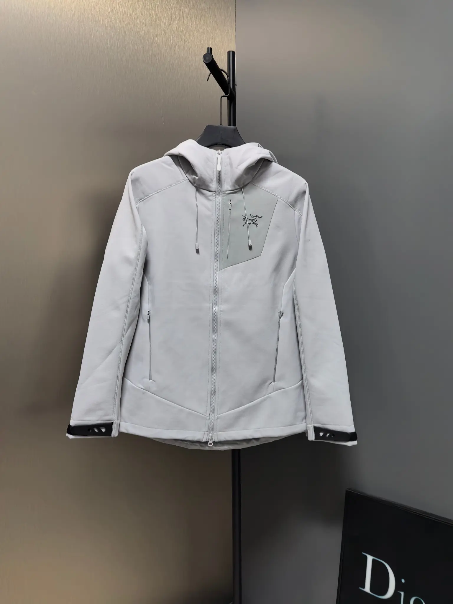 Hooded Softshell Performance Jacket D37022097