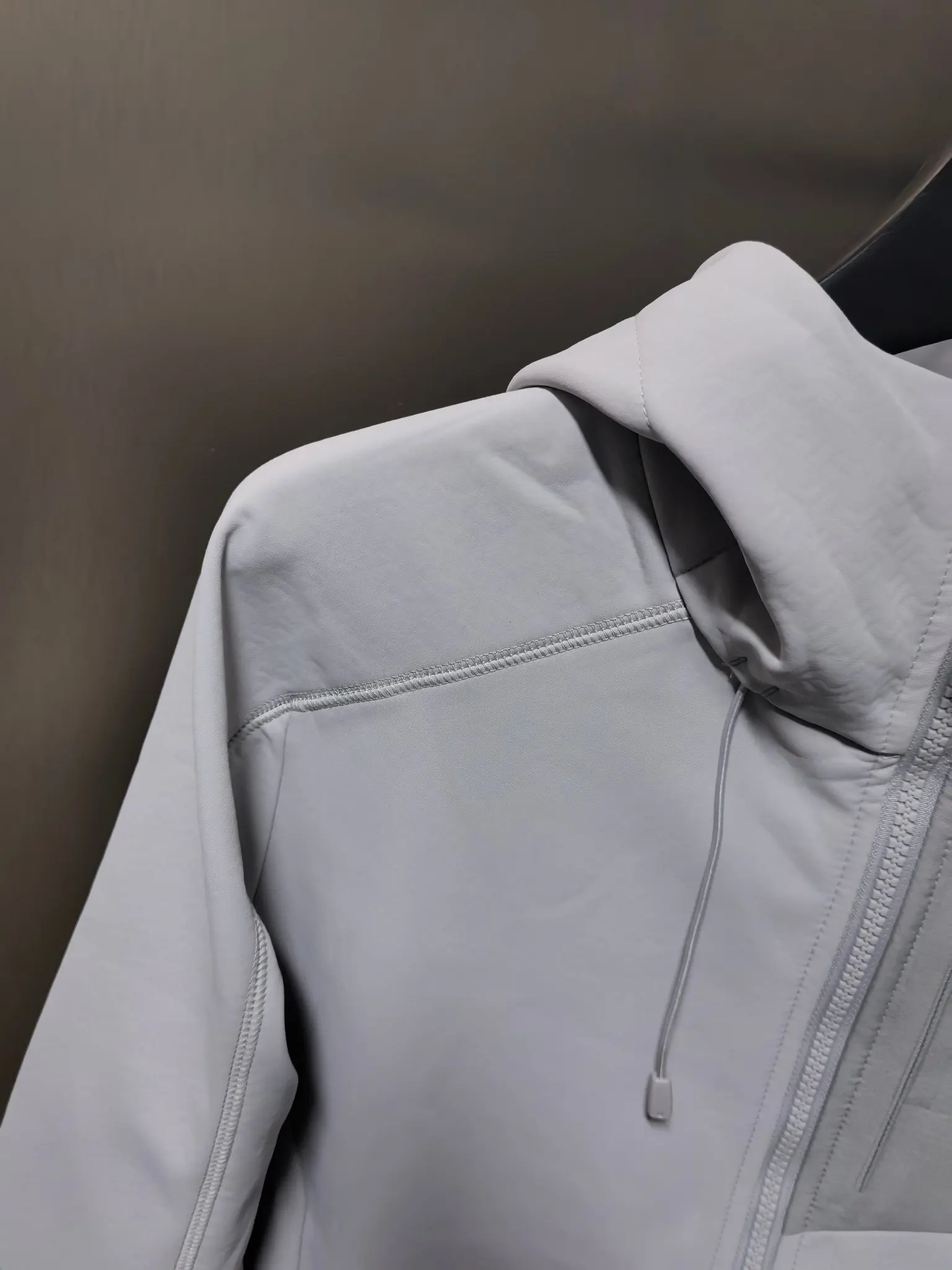 Hooded Softshell Performance Jacket D37022097 — view 2