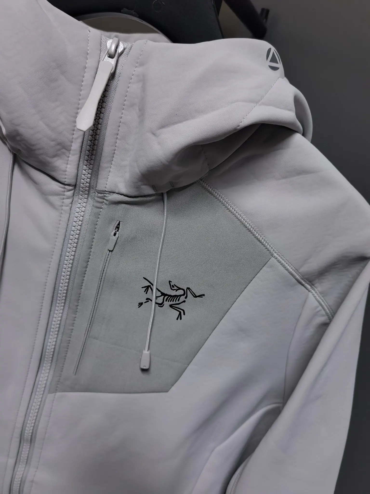Hooded Softshell Performance Jacket D37022097 — view 3