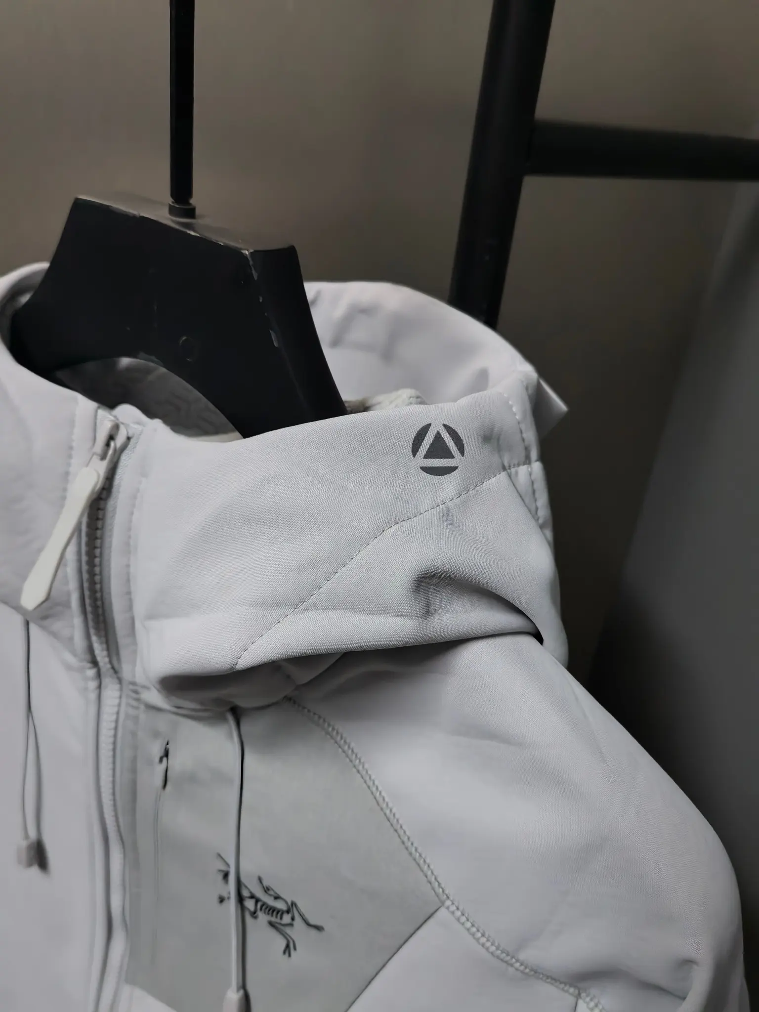 Hooded Softshell Performance Jacket D37022097 — view 5