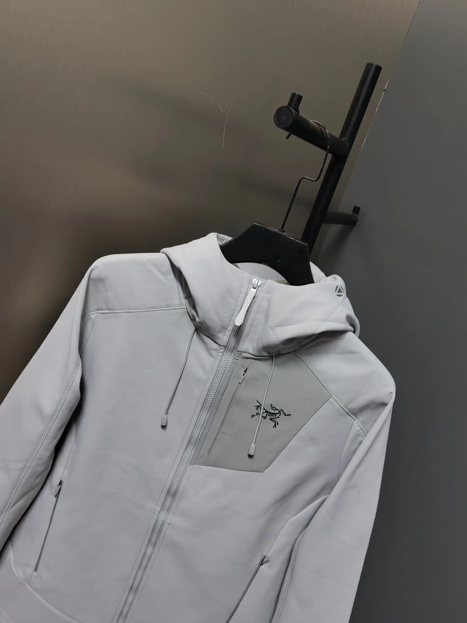 Hooded Softshell Performance Jacket D37022097 — view 6