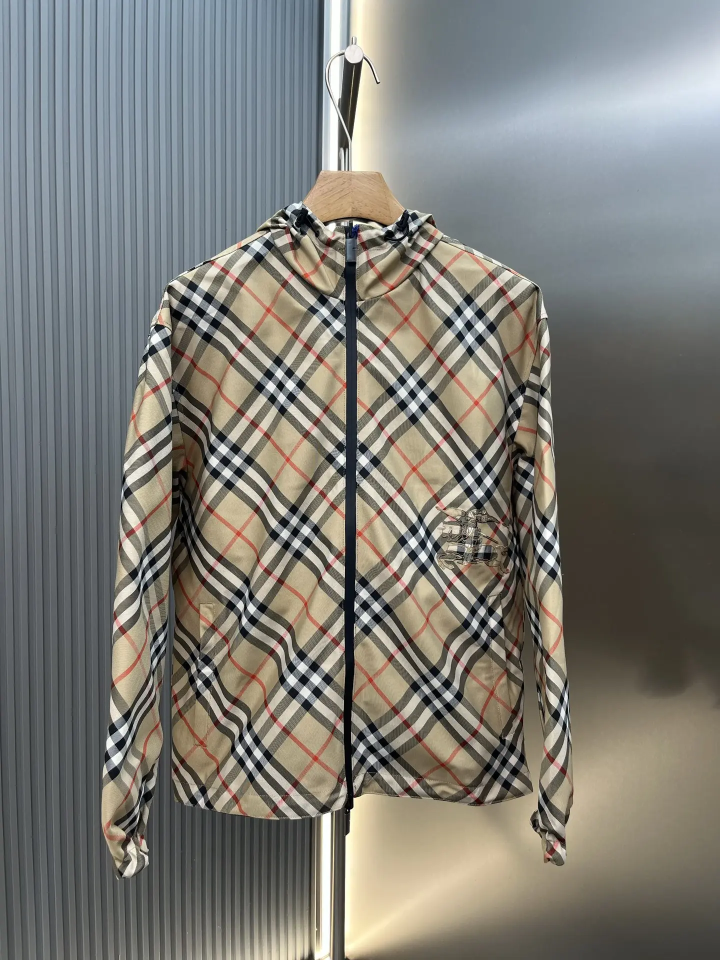 Reversible Vintage Check Hooded Jacket D37020425 — view 2