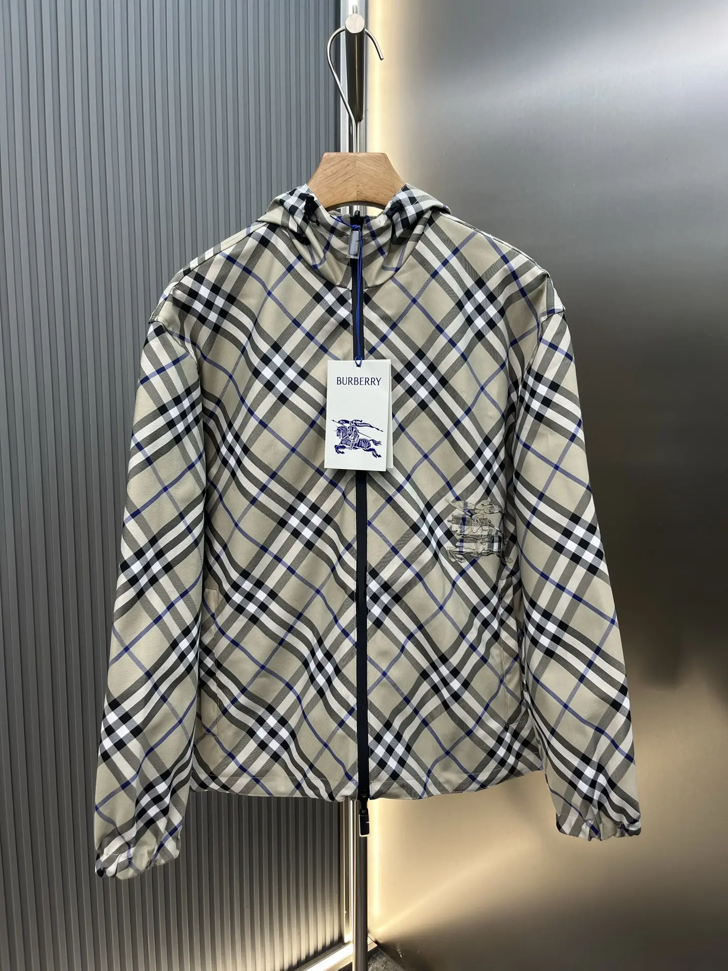 Reversible Check Hooded Jacket D37020424