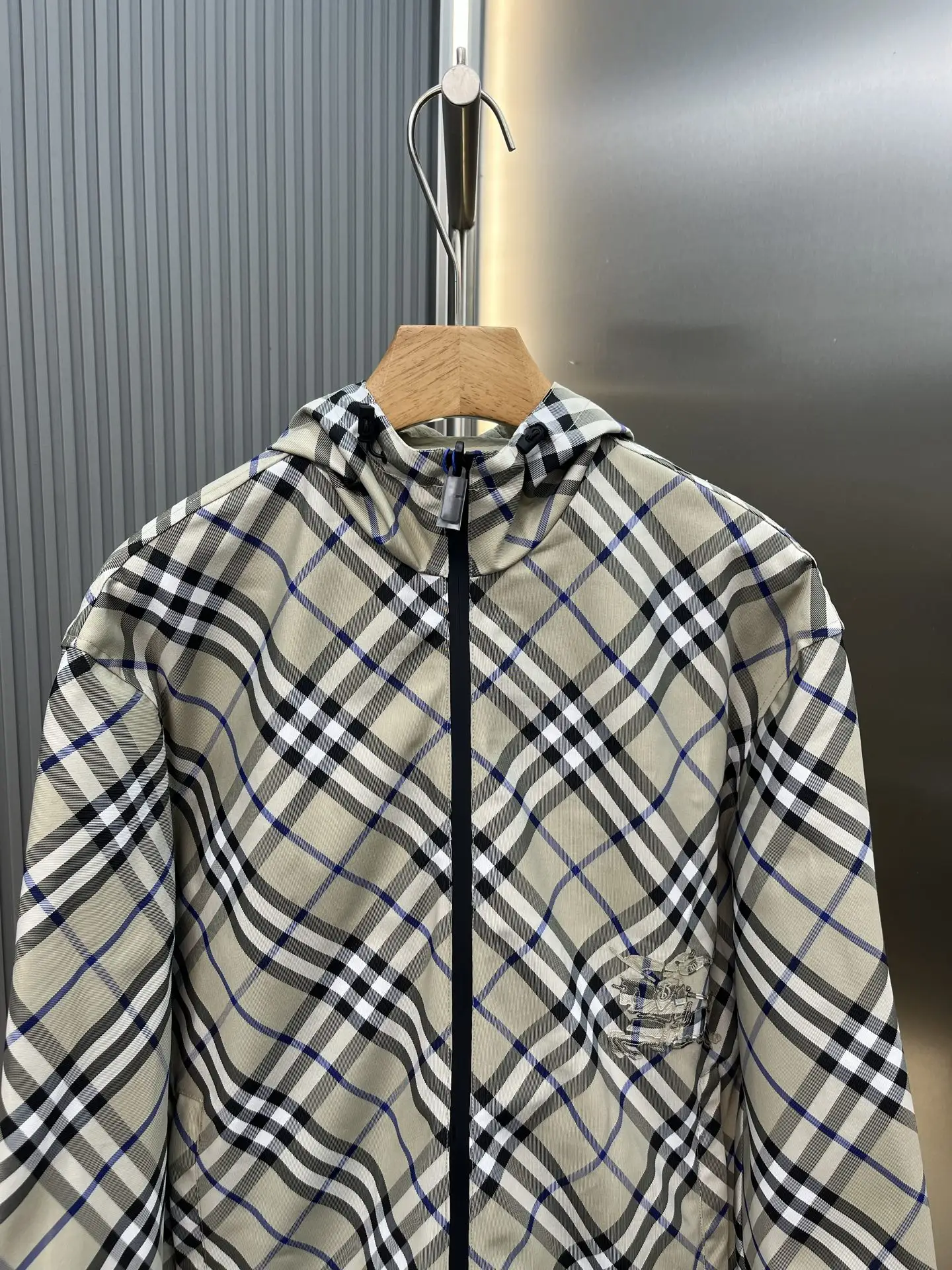 Reversible Check Hooded Jacket D37020424 — view 3