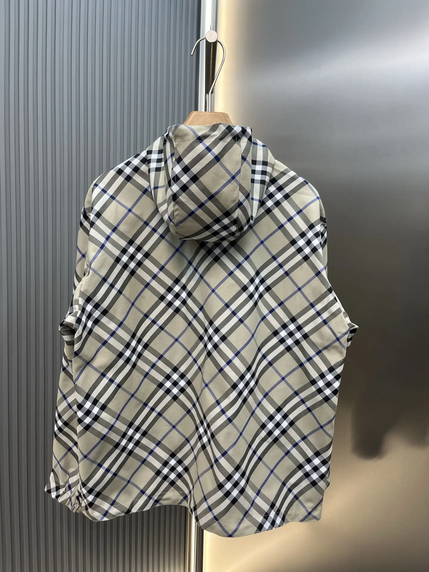 Reversible Check Hooded Jacket D37020424 — view 4