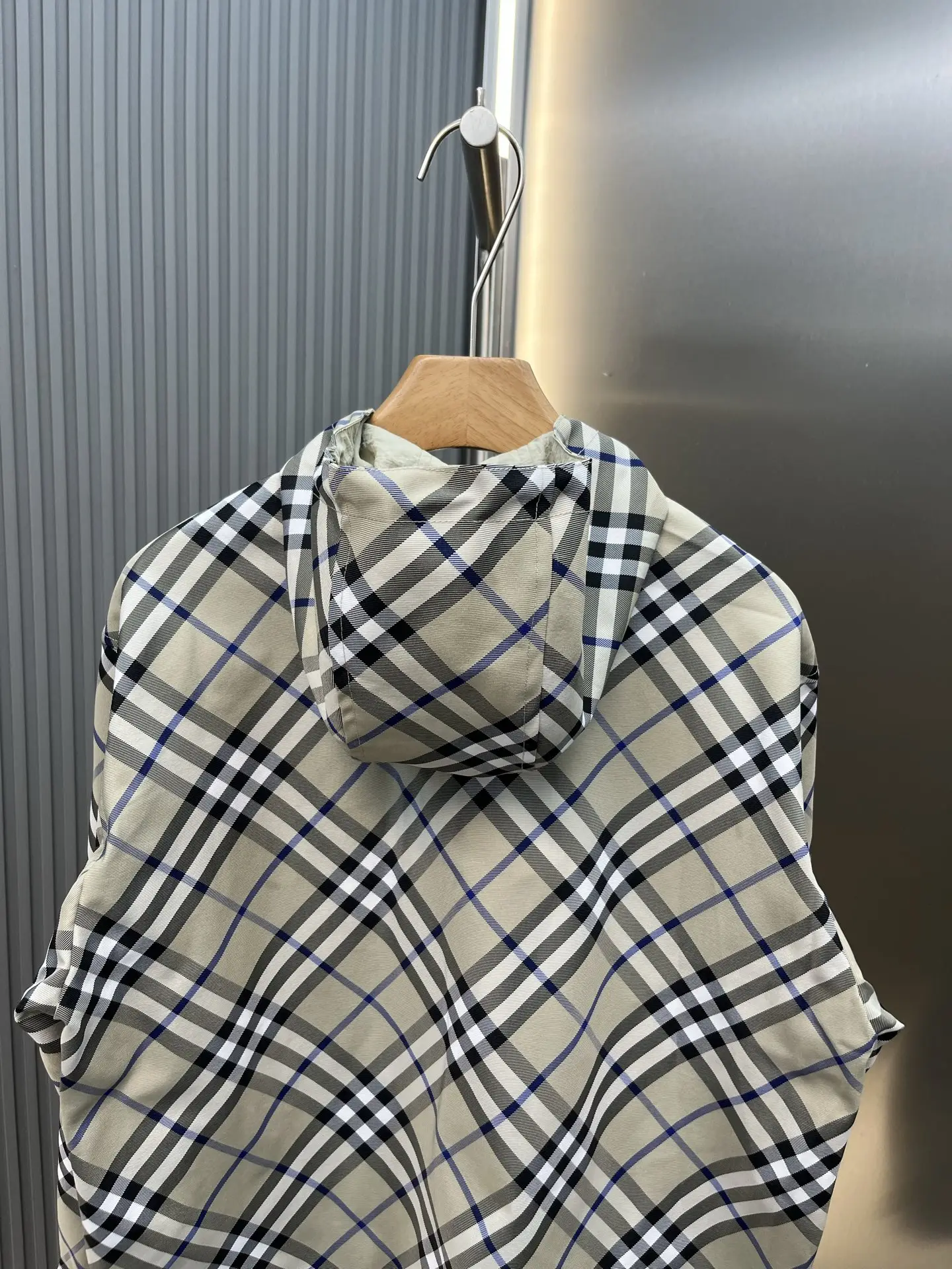 Reversible Check Hooded Jacket D37020424 — view 5