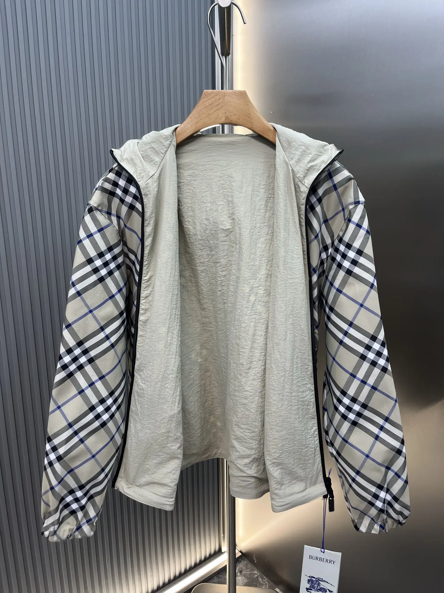 Reversible Check Hooded Jacket D37020424 — view 6
