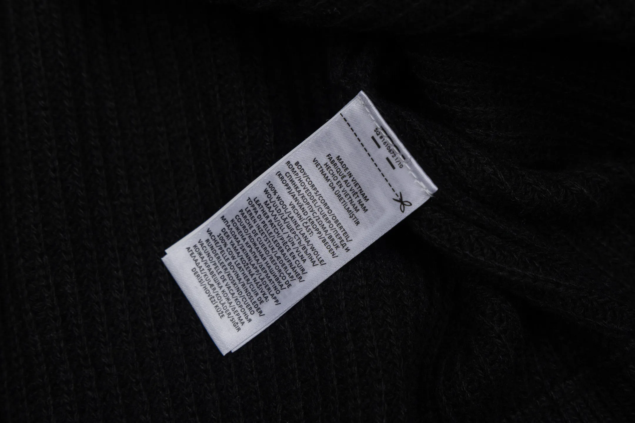 Ribbed Wool Mock-Neck Cardigan D37022463 — view 9