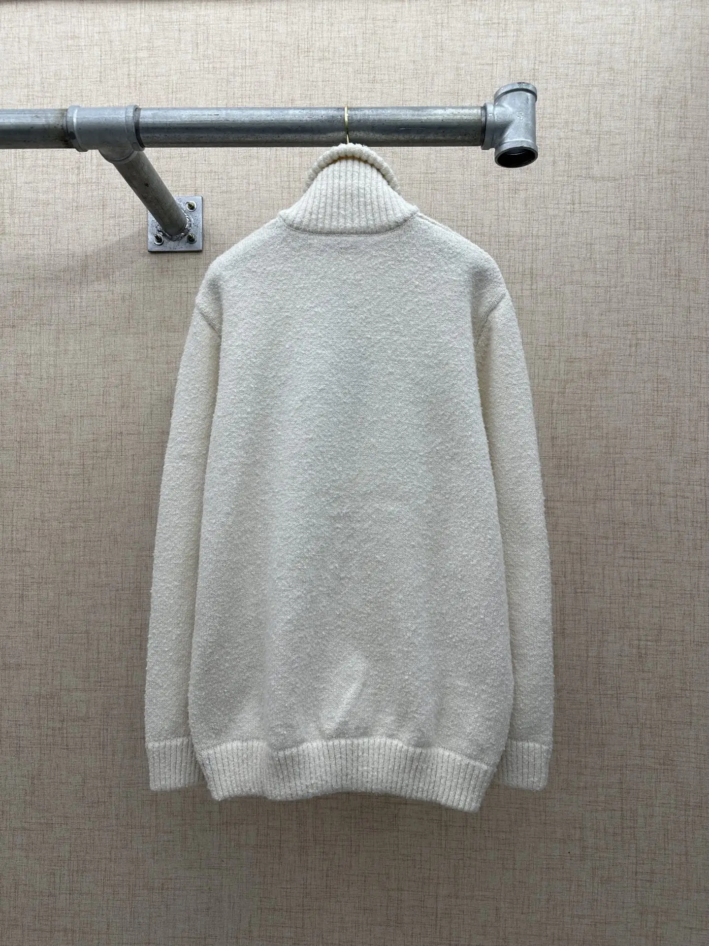 Script Logo Bouclé Wool Zip-Up Cardigan D37022643 — view 2