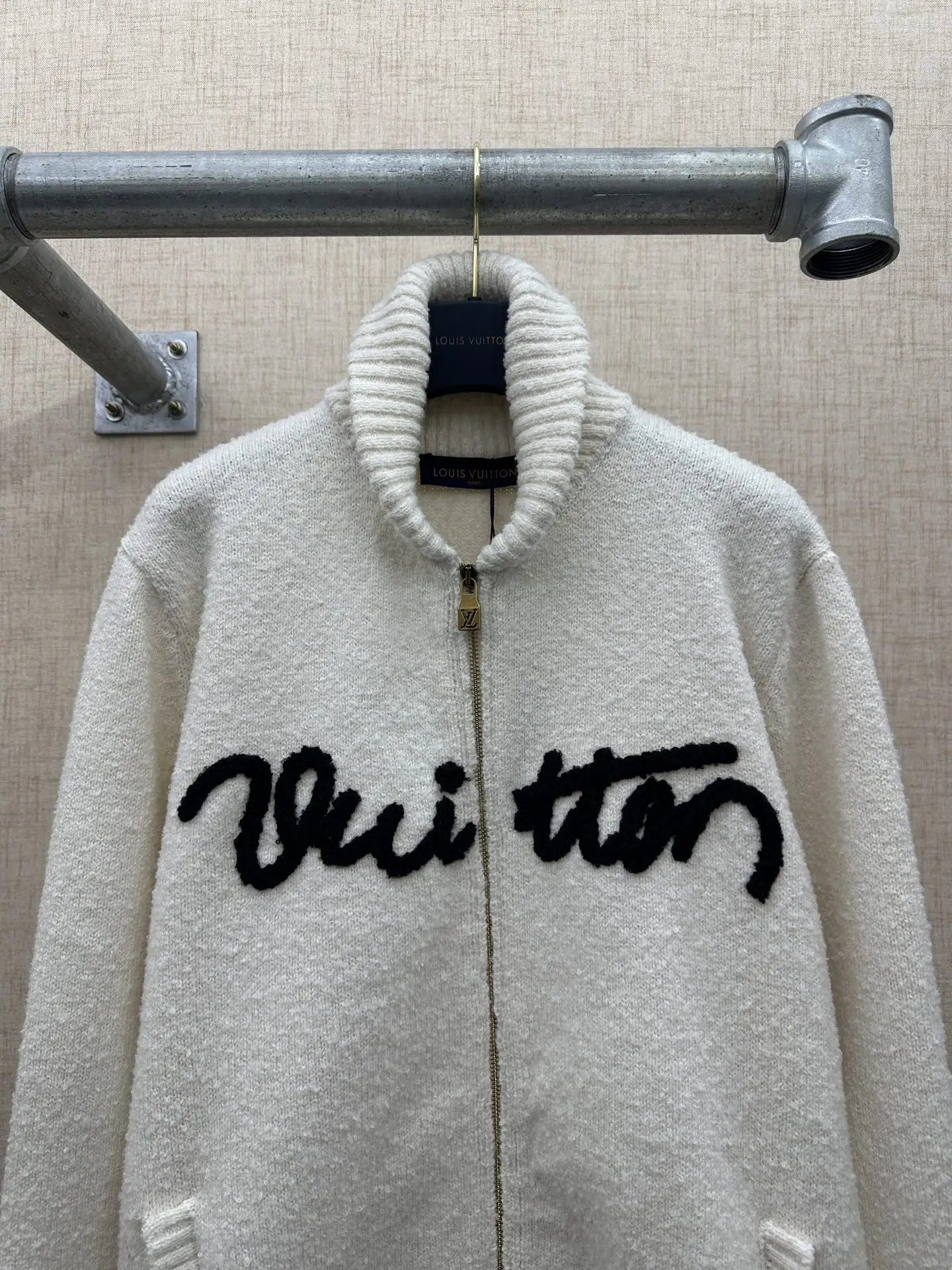 Script Logo Bouclé Wool Zip-Up Cardigan D37022643 — view 3