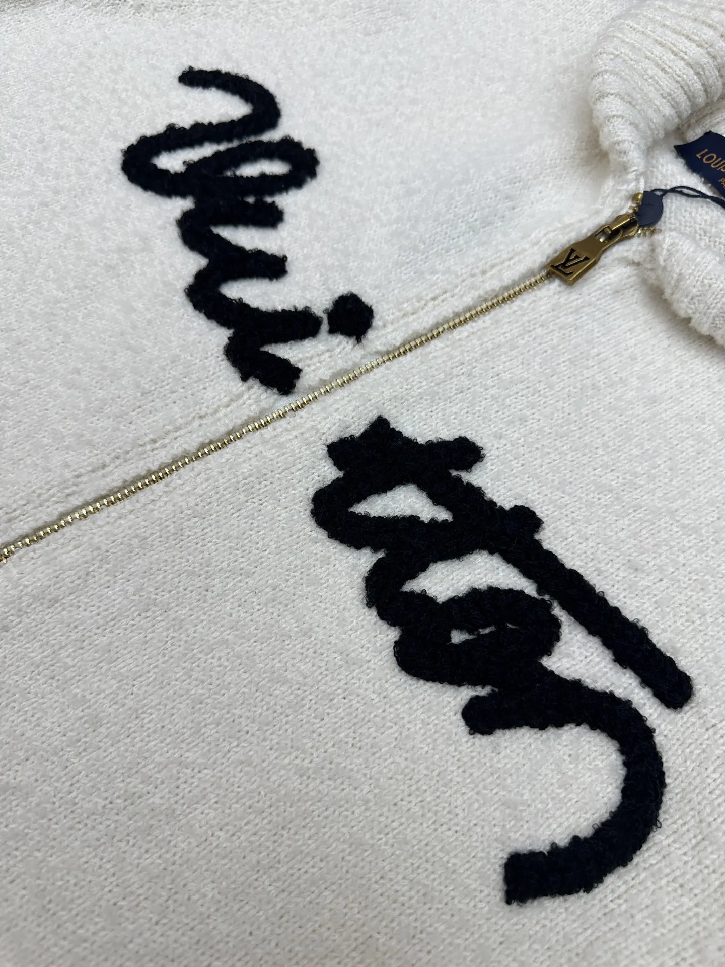 Script Logo Bouclé Wool Zip-Up Cardigan D37022643 — view 7