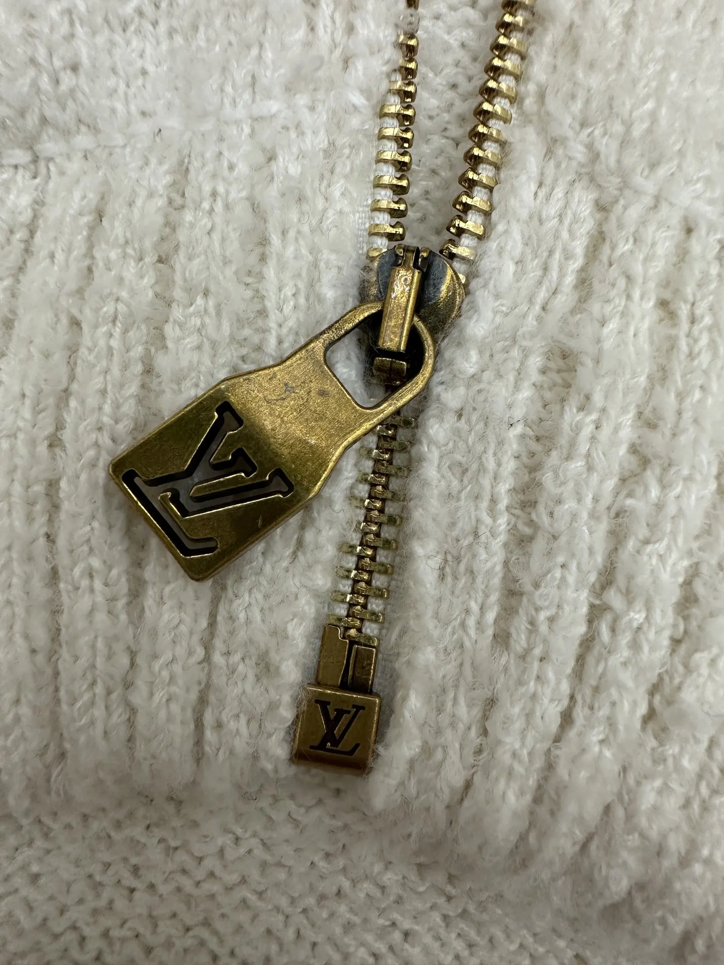 Script Logo Bouclé Wool Zip-Up Cardigan D37022643 — view 8