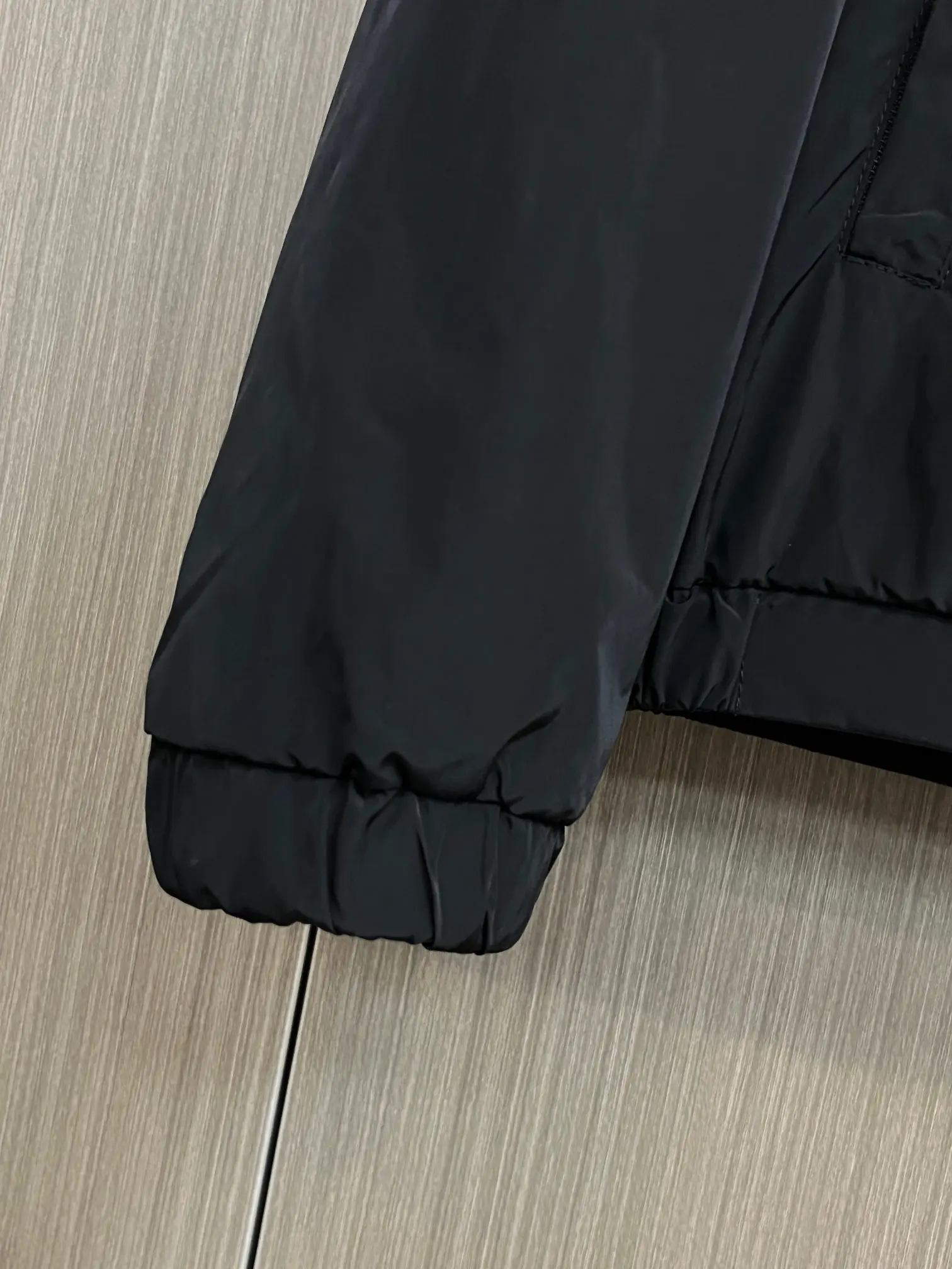 Logo-Patch Hooded Windbreaker Jacket D38014774 — view 9