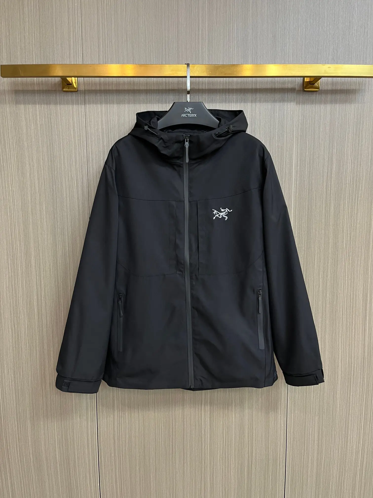 Arc'teryx Hooded Shell Jacket D38014788