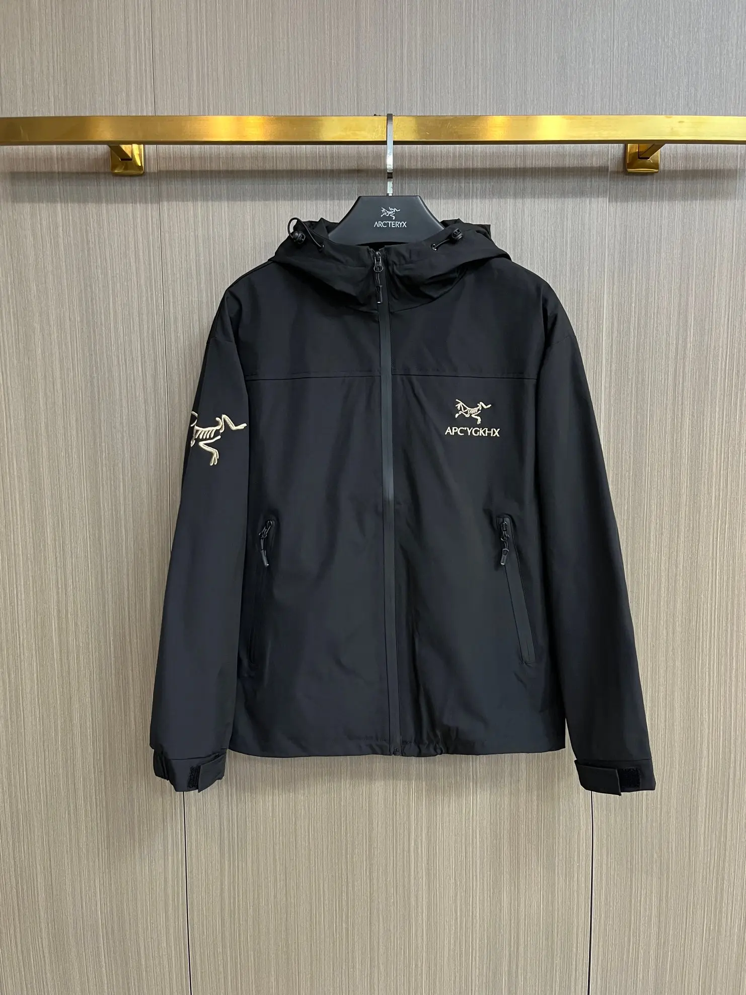 Hooded Technical Shell Jacket D38014724