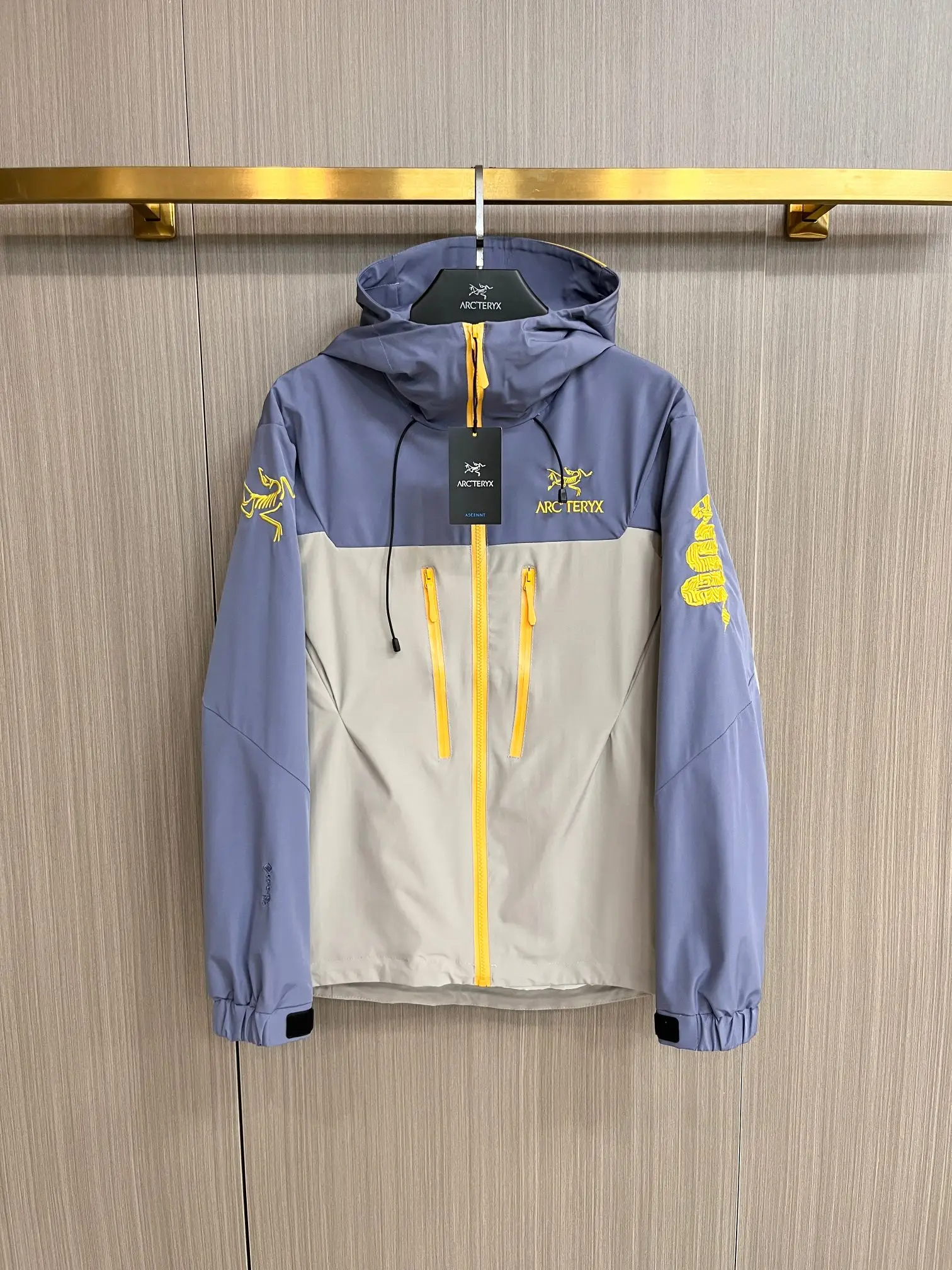 Two-Tone Hooded Technical Shell Jacket D38014769