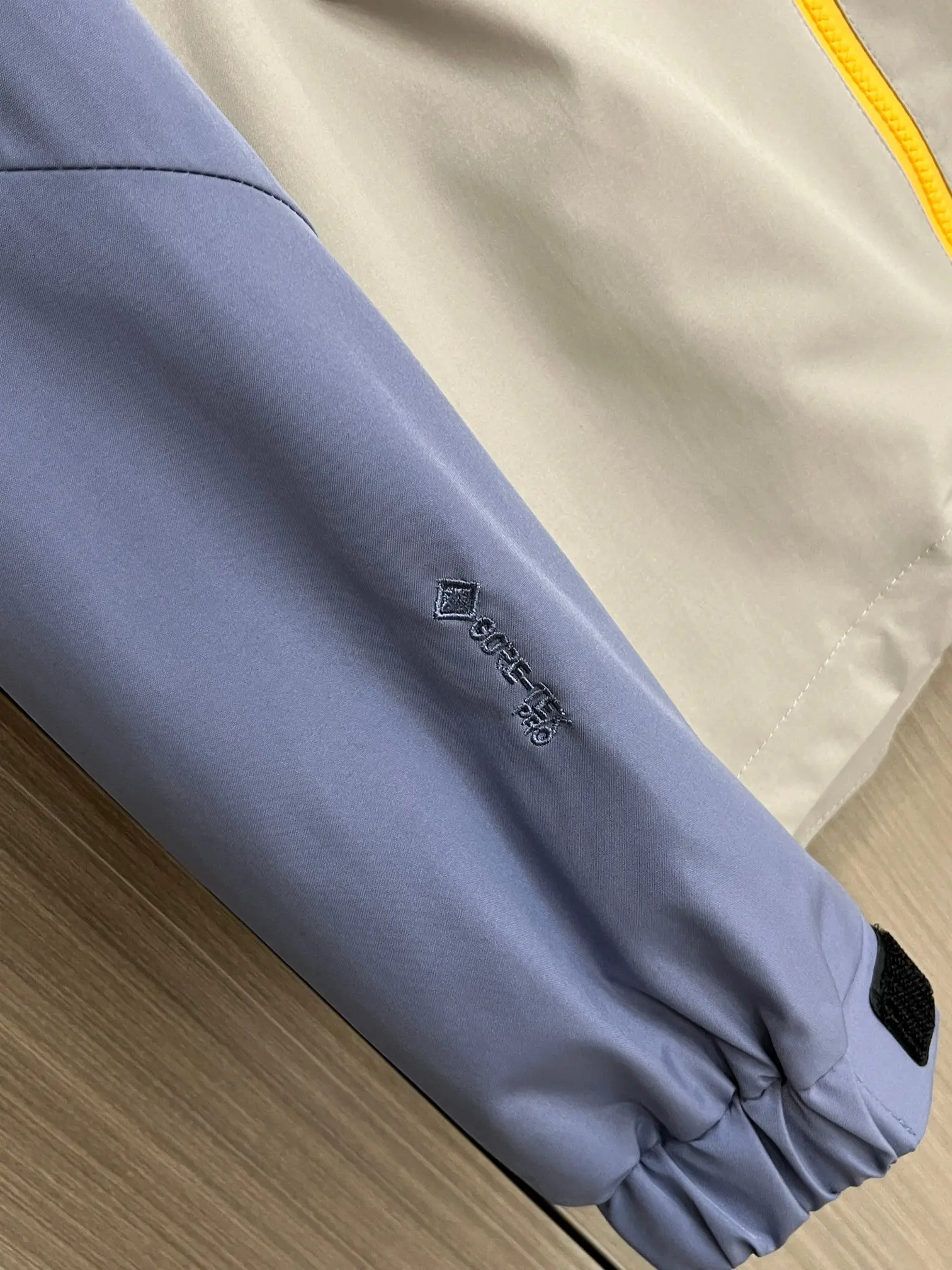 Two-Tone Hooded Technical Shell Jacket D38014769 — view 9