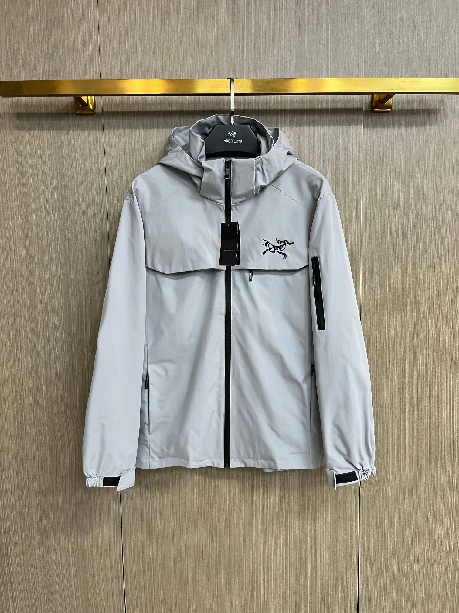 Hooded Technical Shell Jacket D38014705