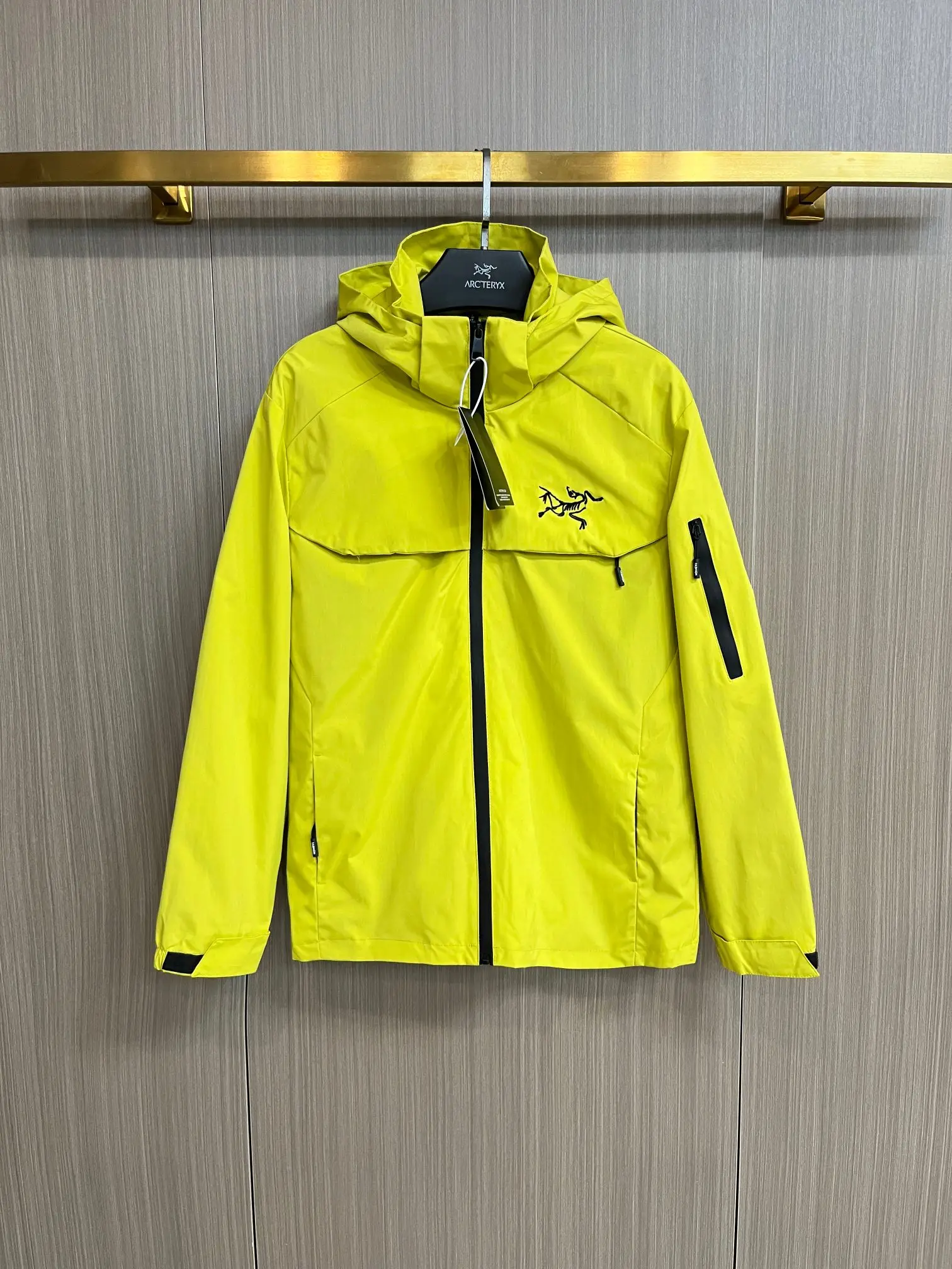 Hooded Technical Shell Jacket D38014721