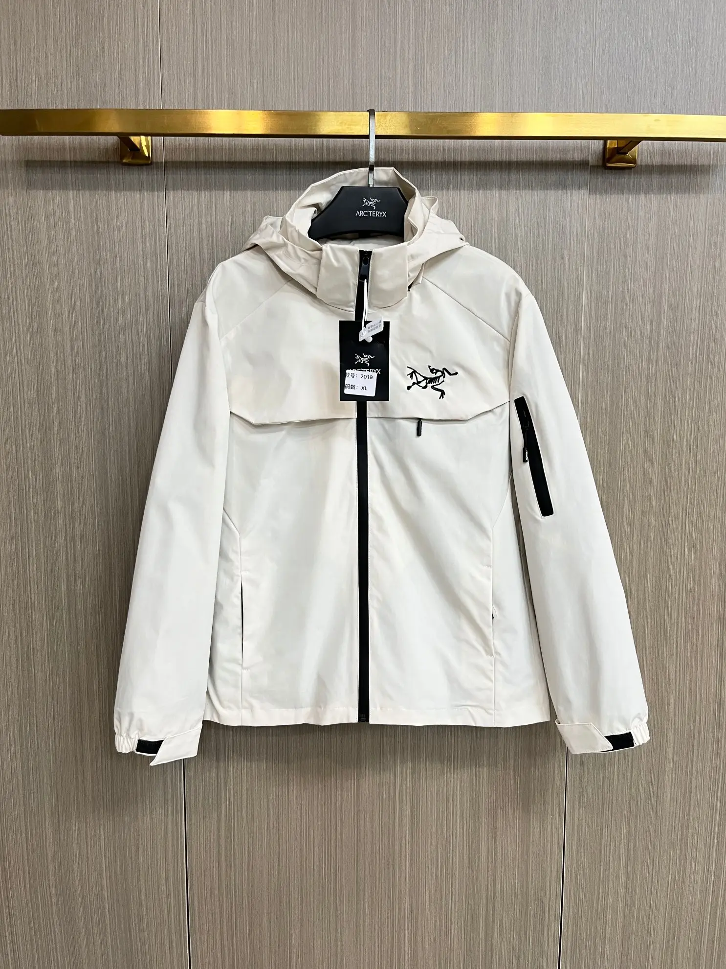 Hooded Technical Shell Jacket D38014717