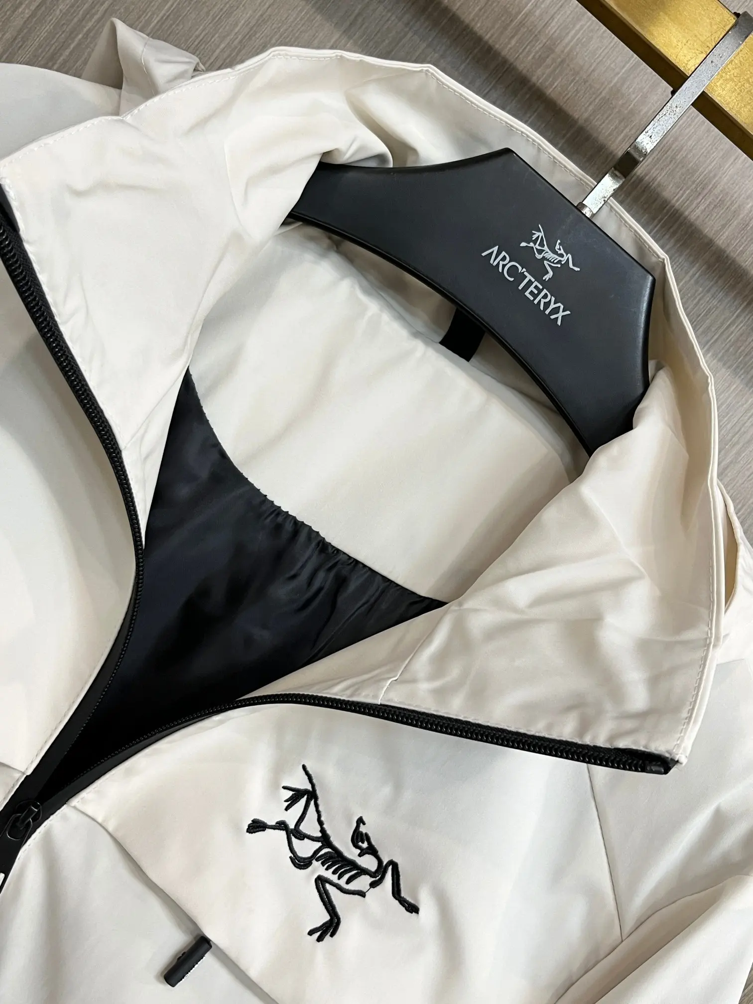 Hooded Technical Shell Jacket D38014717 — view 5