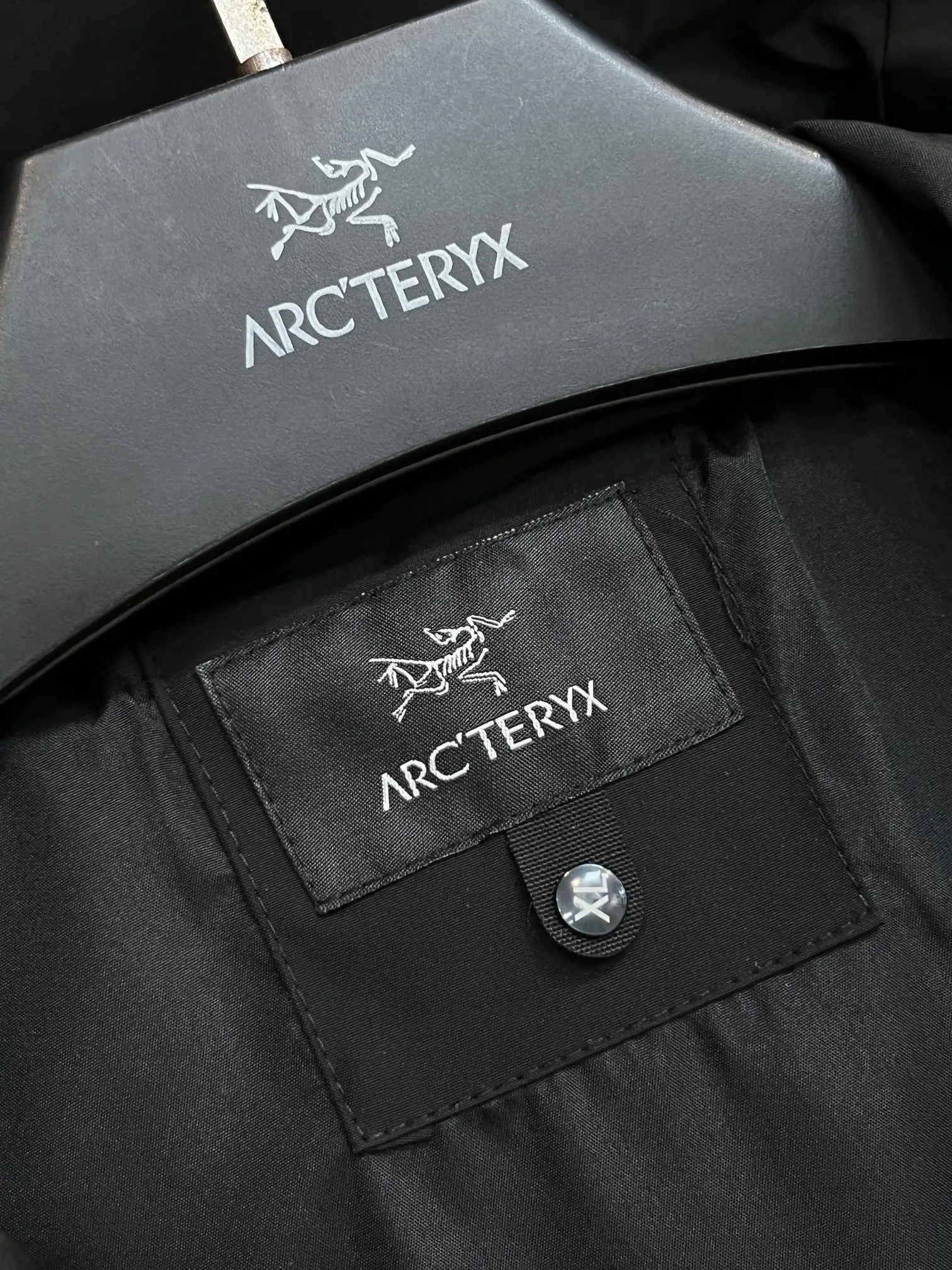 Arc'teryx Hooded Shell Jacket with Contrast Zips D38014770 — view 4