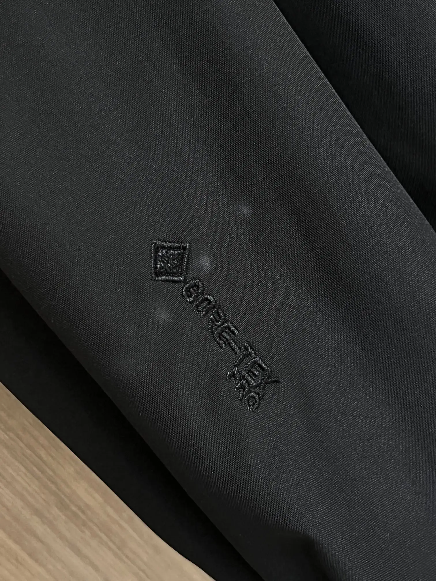 Arc'teryx Hooded Shell Jacket with Contrast Zips D38014770 — view 9