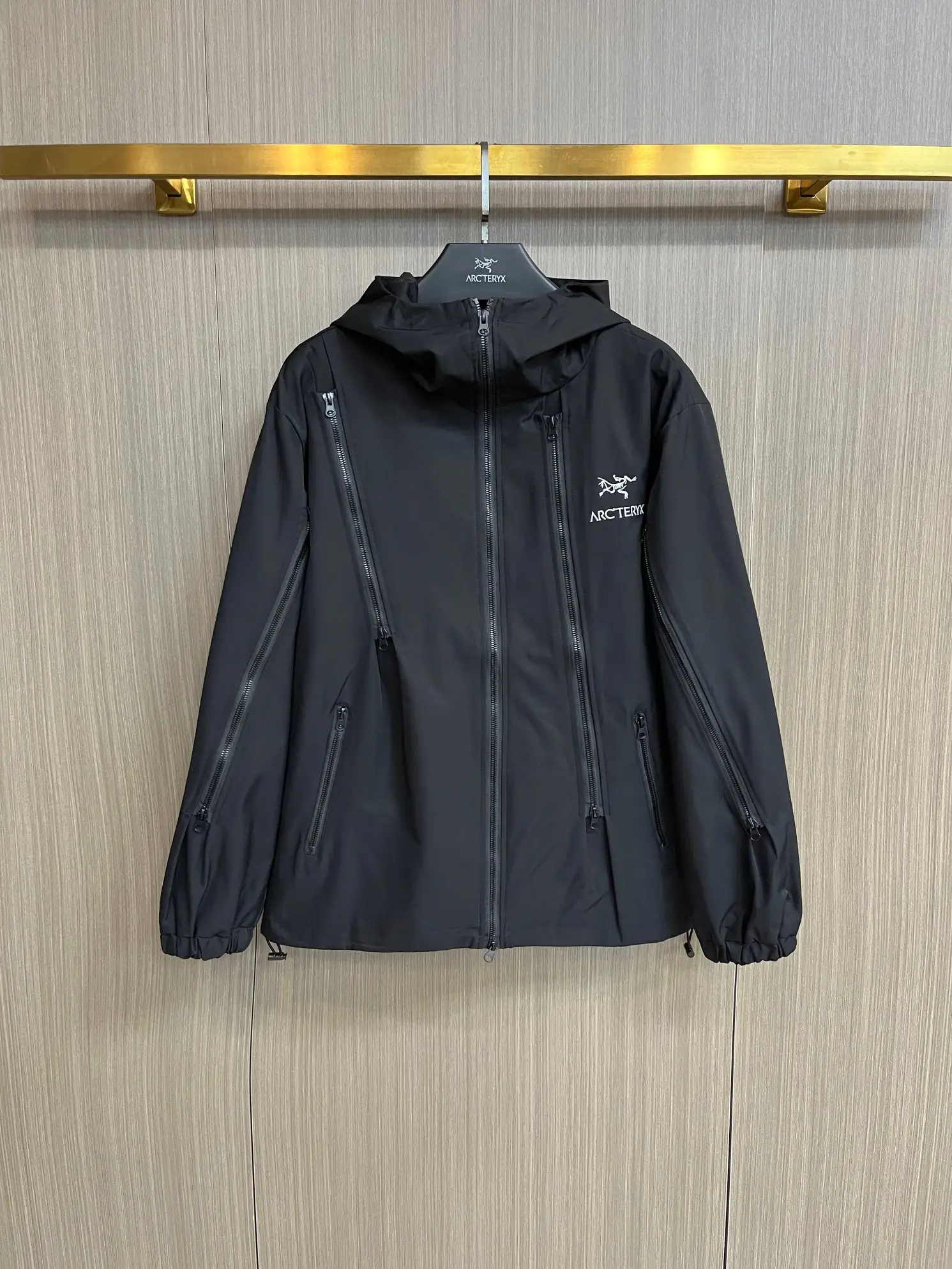 Hooded Technical Shell Jacket D38014727