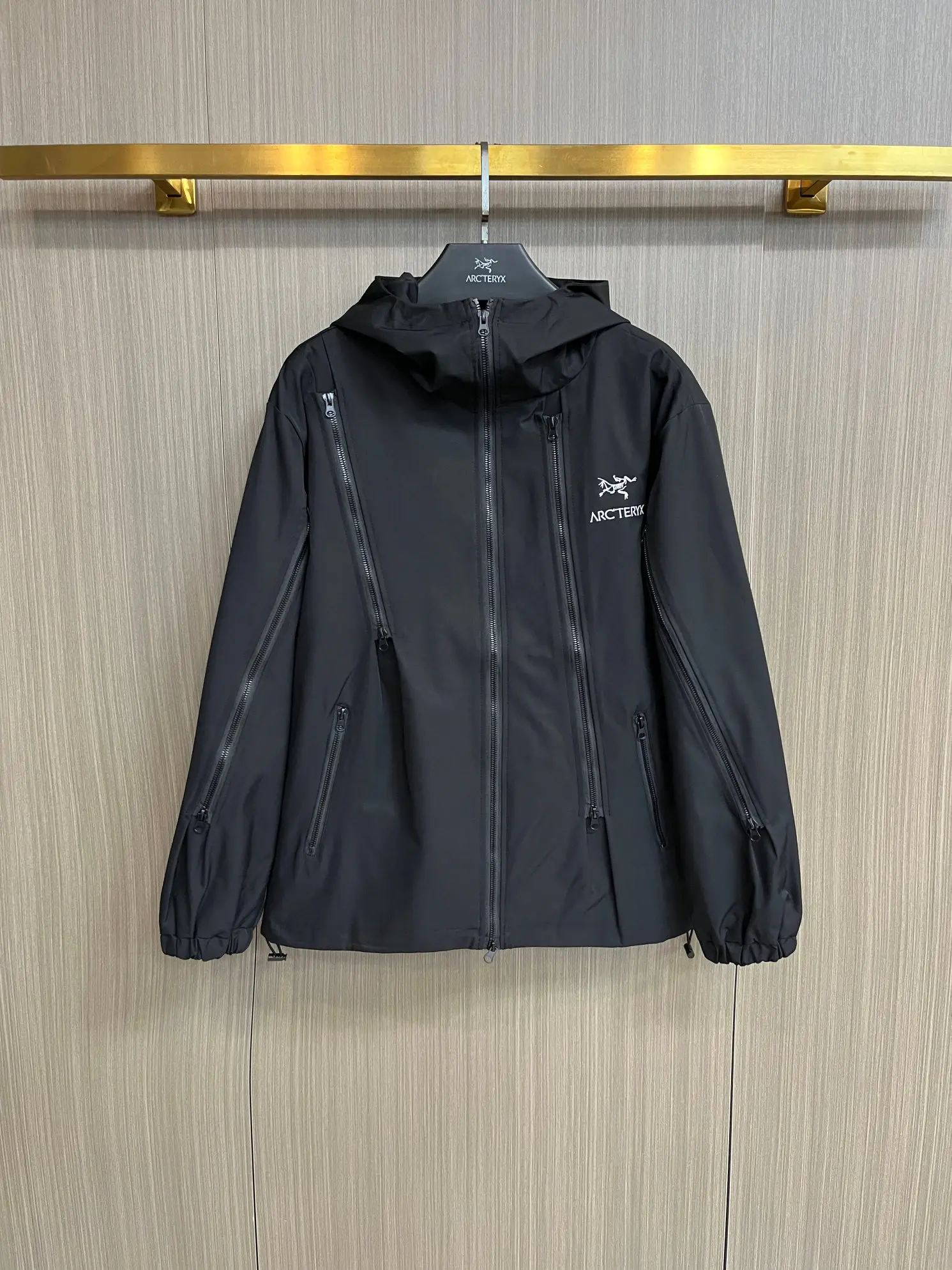 Hooded Technical Shell Jacket D38014727