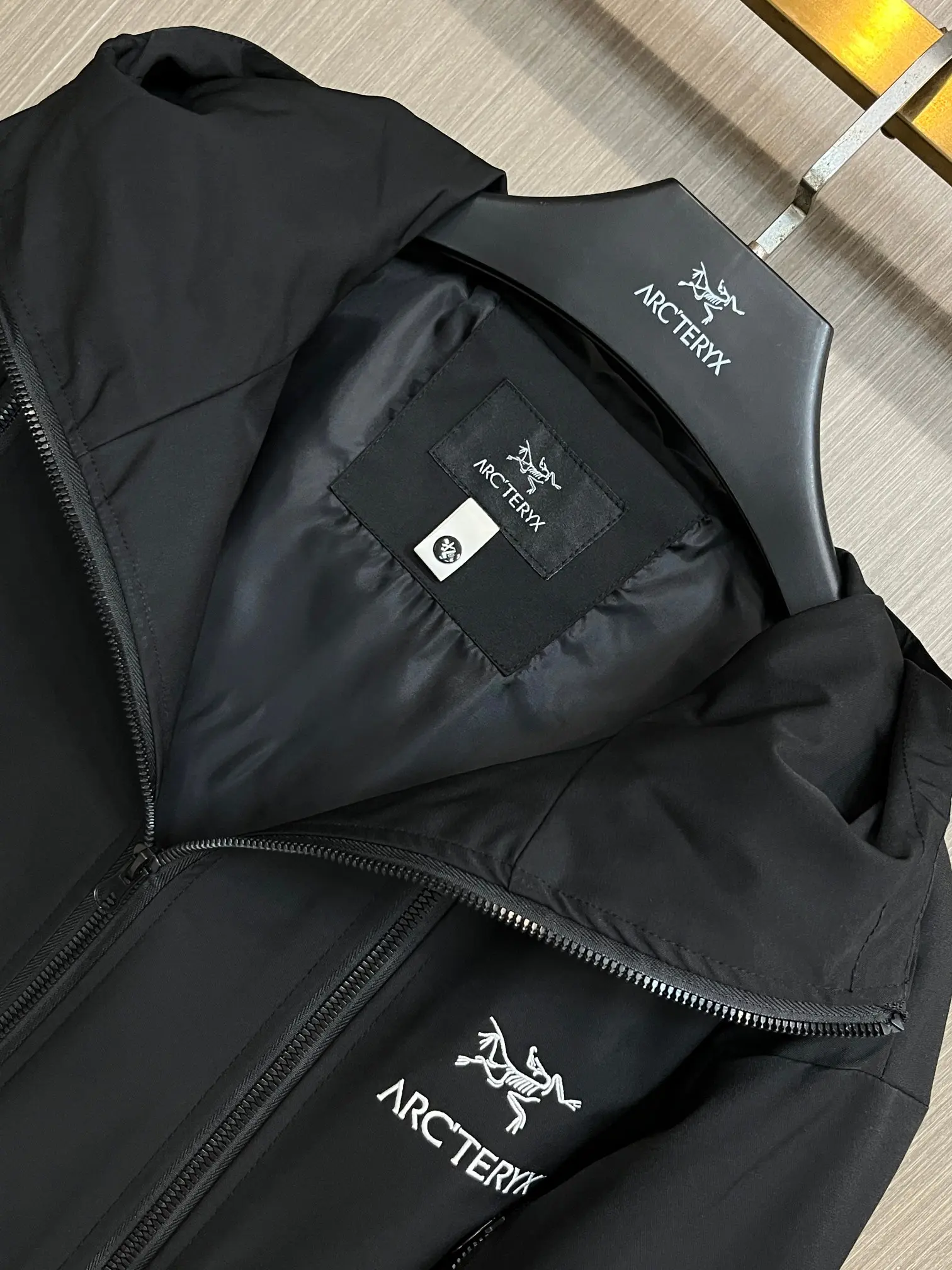 Hooded Technical Shell Jacket D38014727 — view 4