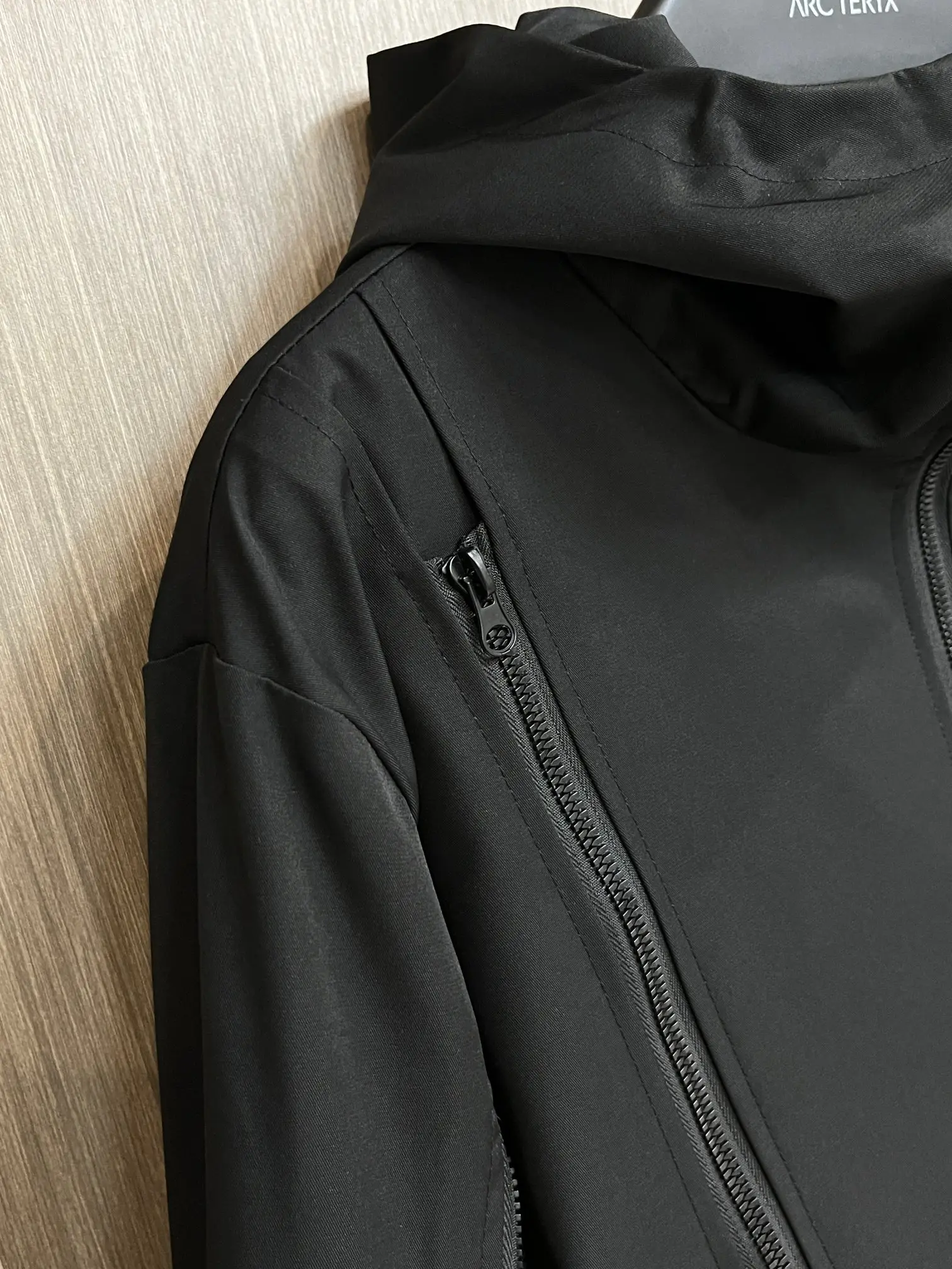 Hooded Technical Shell Jacket D38014727 — view 5