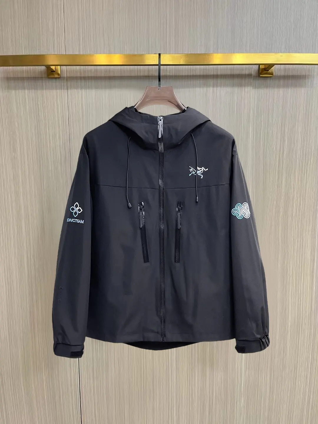 Arc'teryx Hooded Performance Shell Jacket D38014872