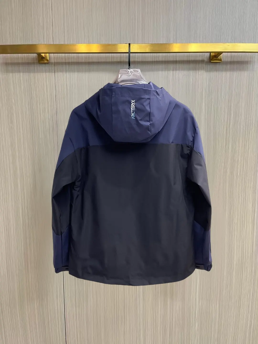 Arc'teryx Two-Tone Hooded Shell Jacket D38014871 — view 2