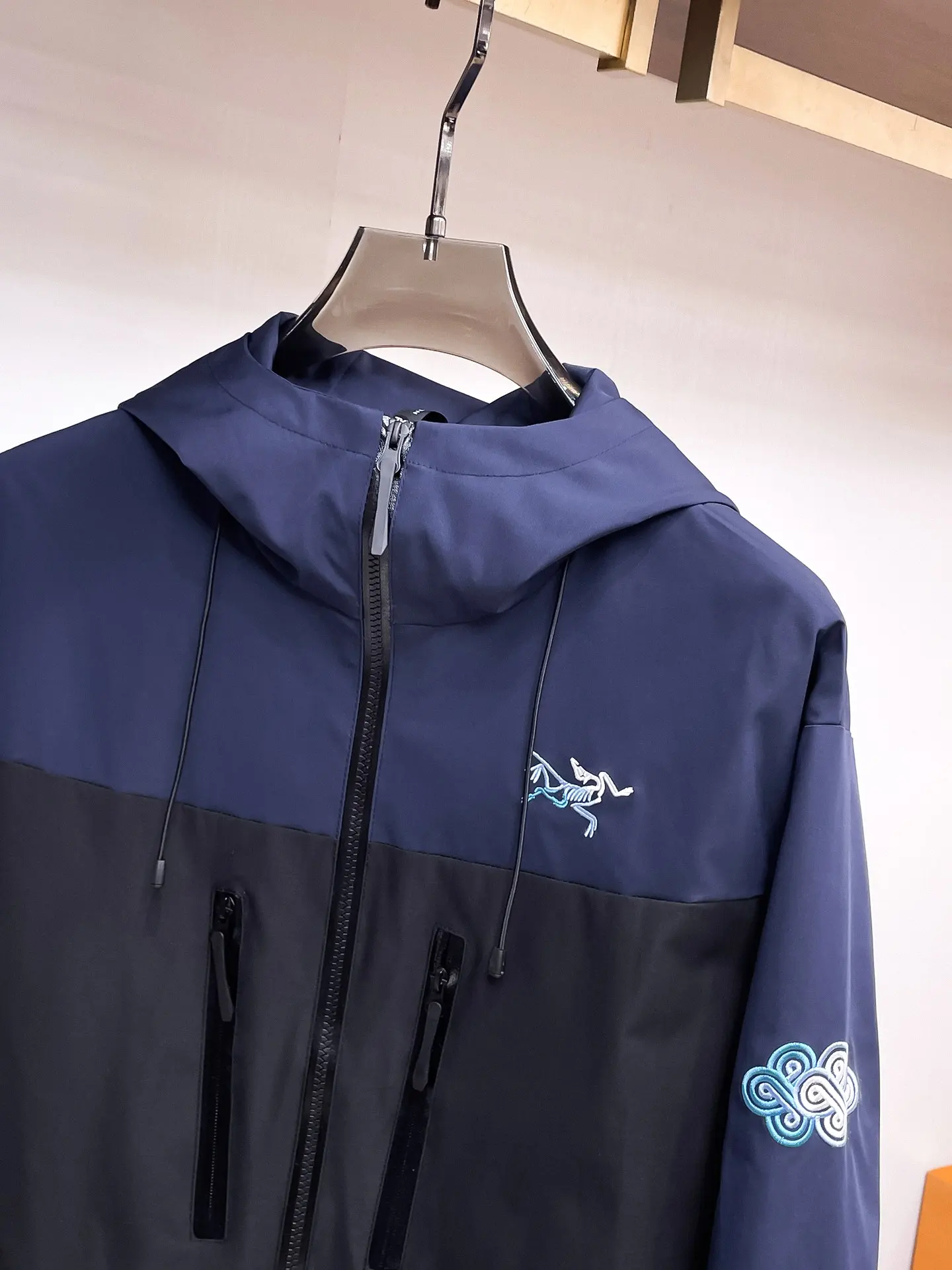 Arc'teryx Two-Tone Hooded Shell Jacket D38014871 — view 4