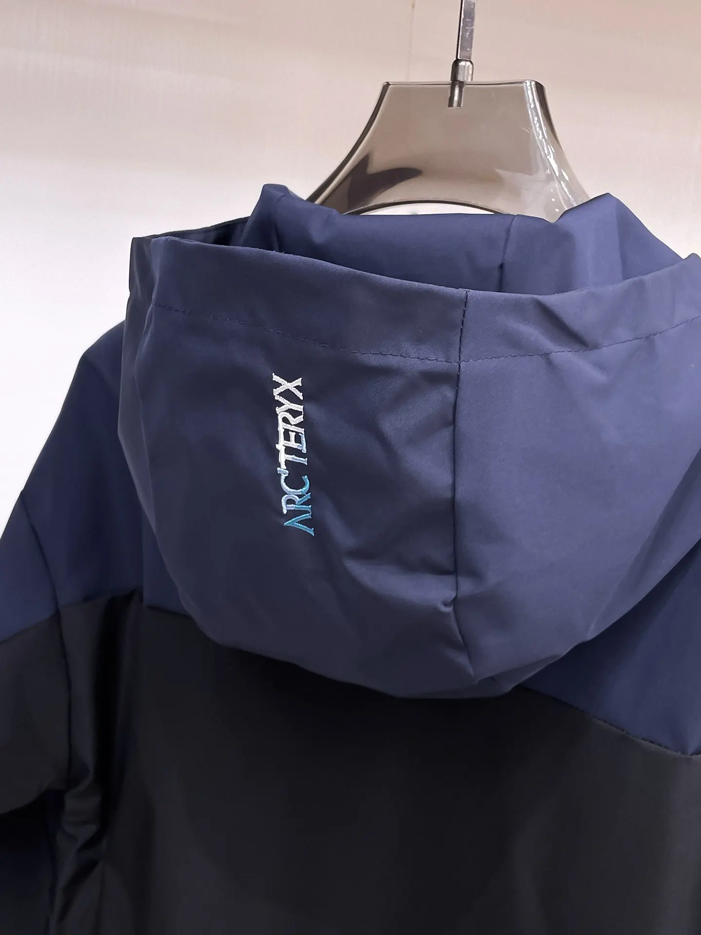 Arc'teryx Two-Tone Hooded Shell Jacket D38014871 — view 5