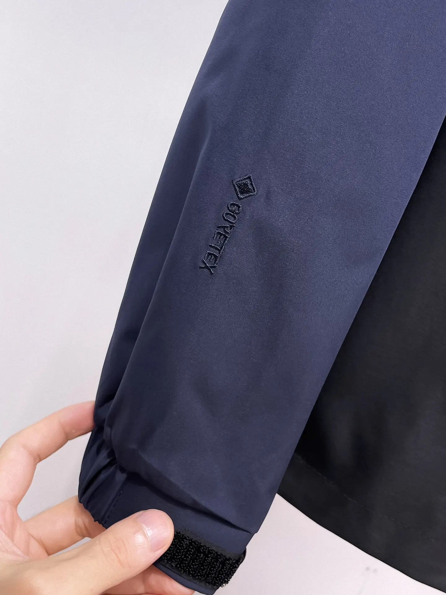 Arc'teryx Two-Tone Hooded Shell Jacket D38014871 — view 11