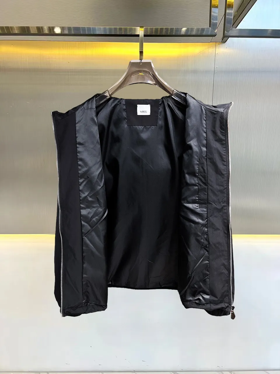 Check-Pocket Hooded Shell Jacket D38015112 — view 3