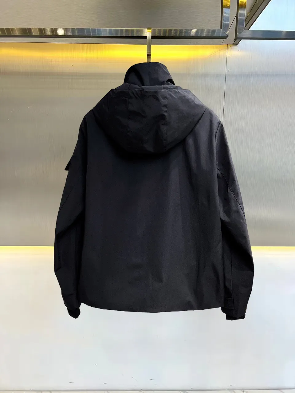 Hooded Technical Fabric Utility Jacket D38015106 — view 2