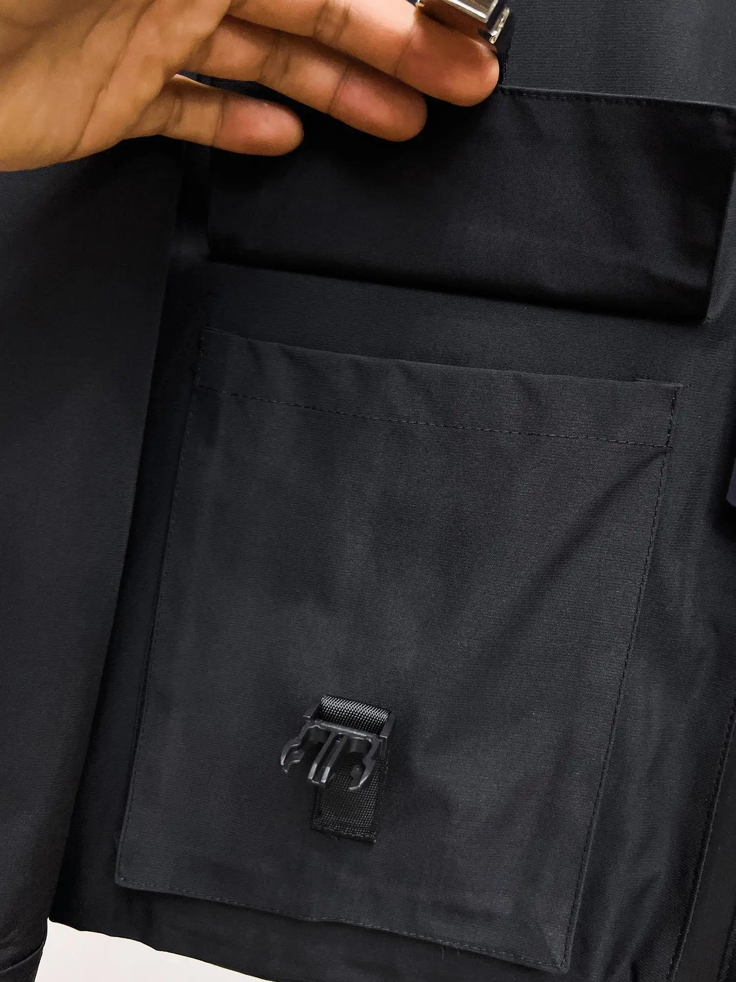 Hooded Technical Fabric Utility Jacket D38015106 — view 12