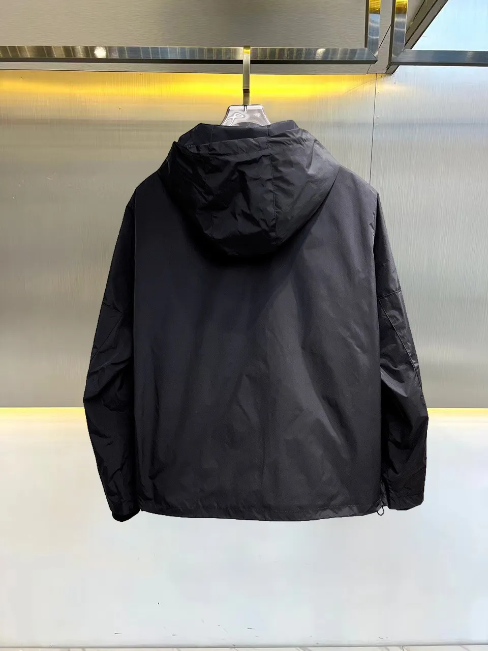 Logo-Plaque Hooded Re-Nylon Jacket D38015120 — view 2