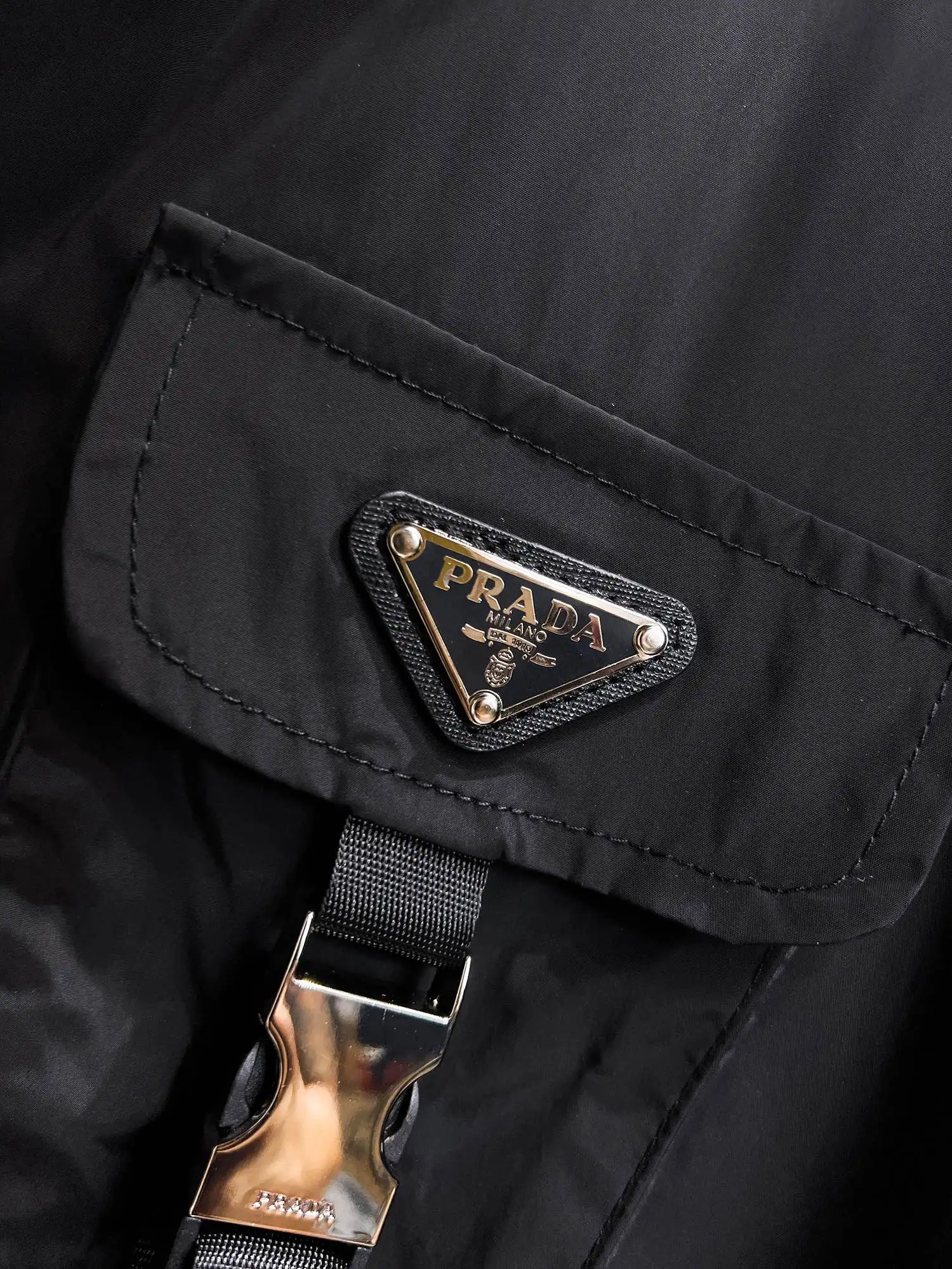 Logo-Plaque Hooded Re-Nylon Jacket D38015120 — view 5