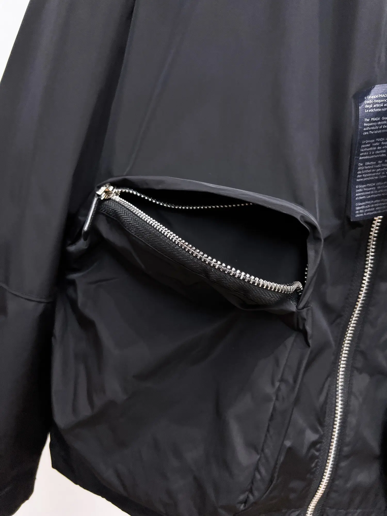 Logo-Plaque Hooded Re-Nylon Jacket D38015120 — view 11
