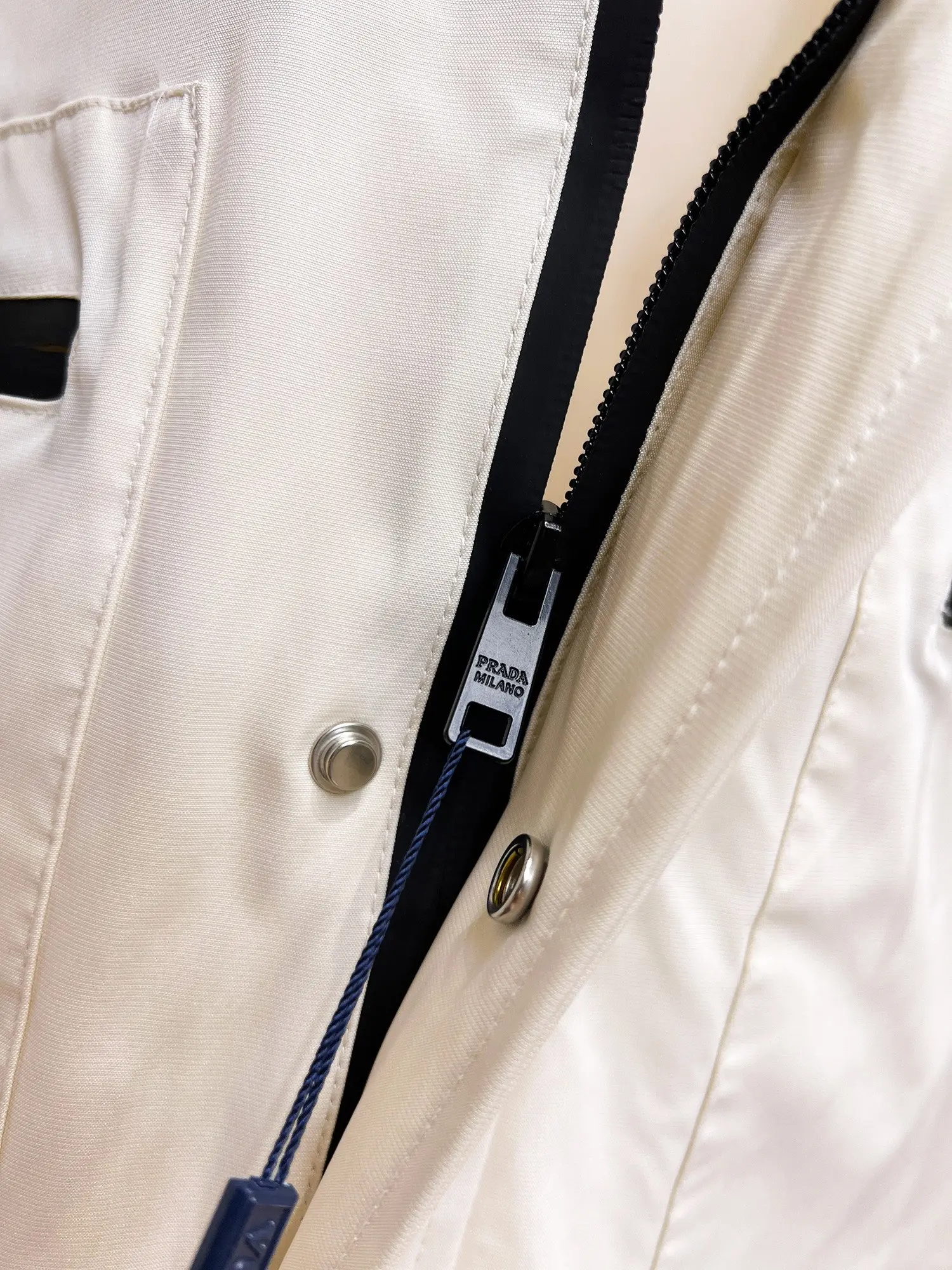 Hooded Technical Shell Jacket D38015123 — view 7