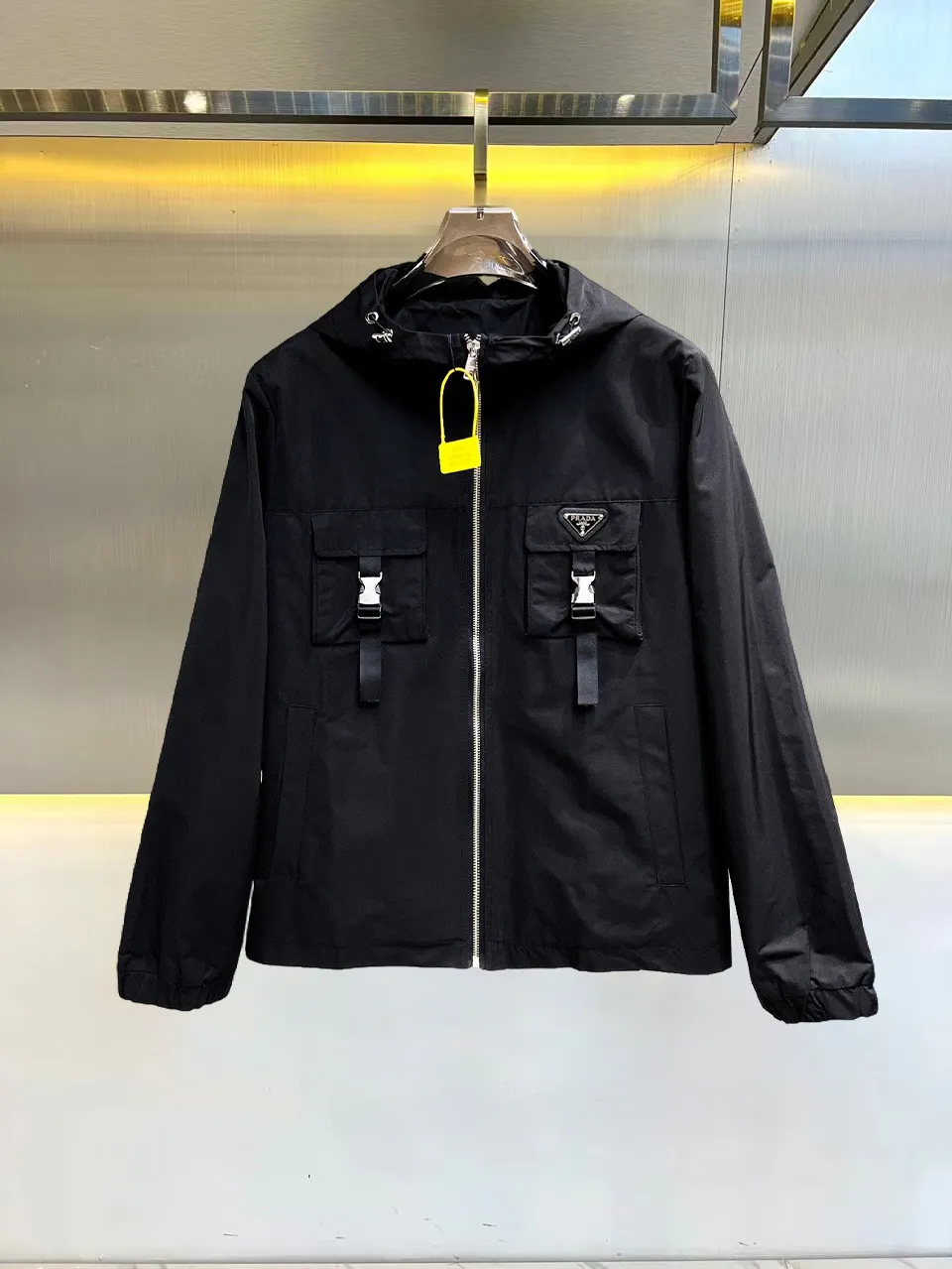 Hooded Utility Jacket with Buckle Pockets D38015135