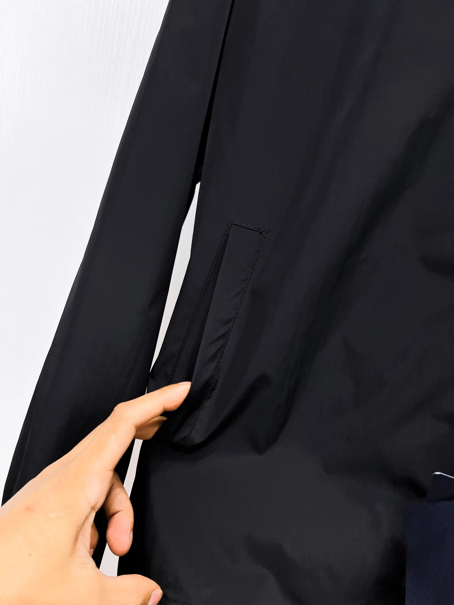 Logo-Appliquéd Hooded Shell Jacket D38015113 — view 11