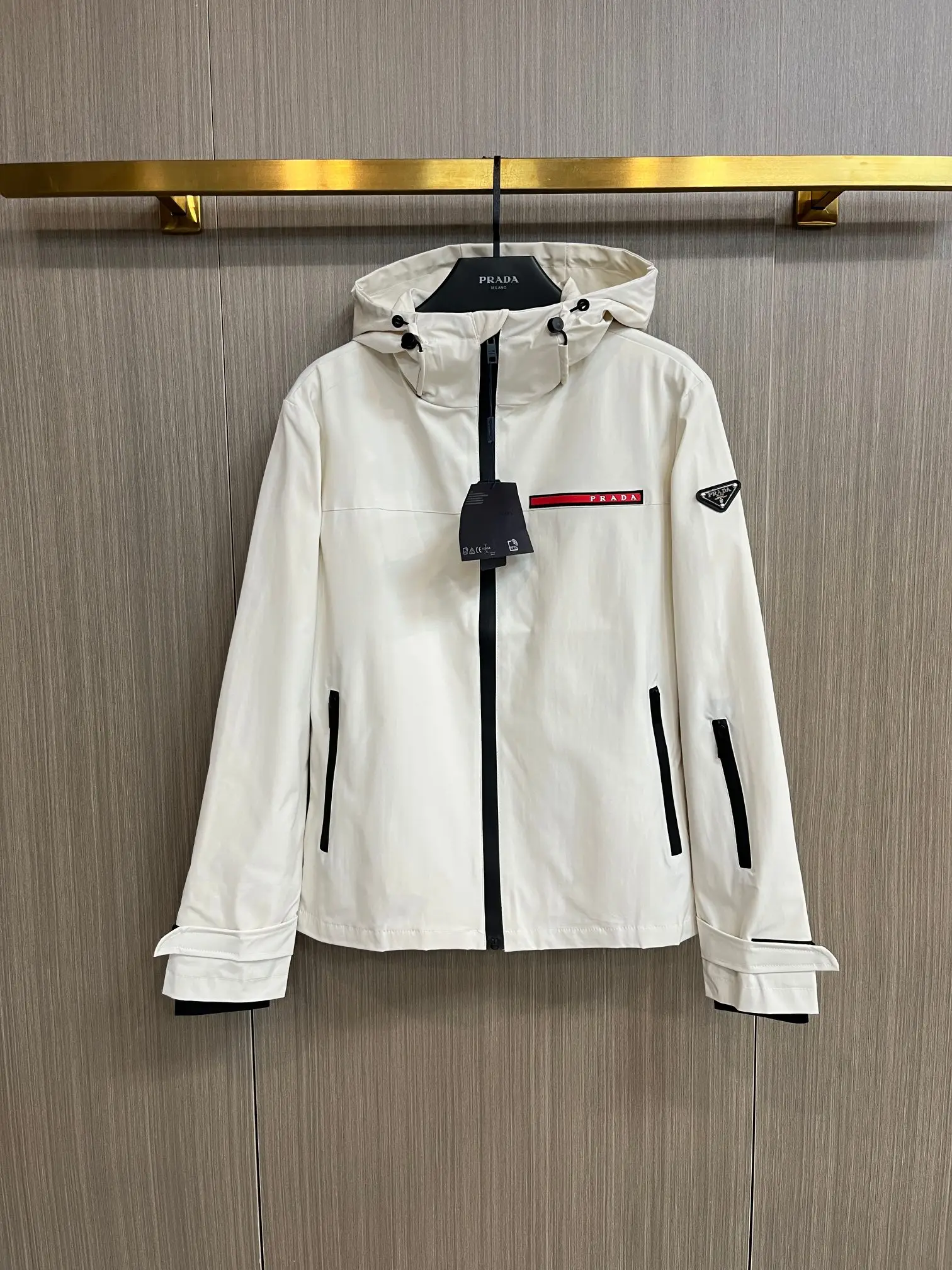 Hooded Technical Shell Jacket D38014803