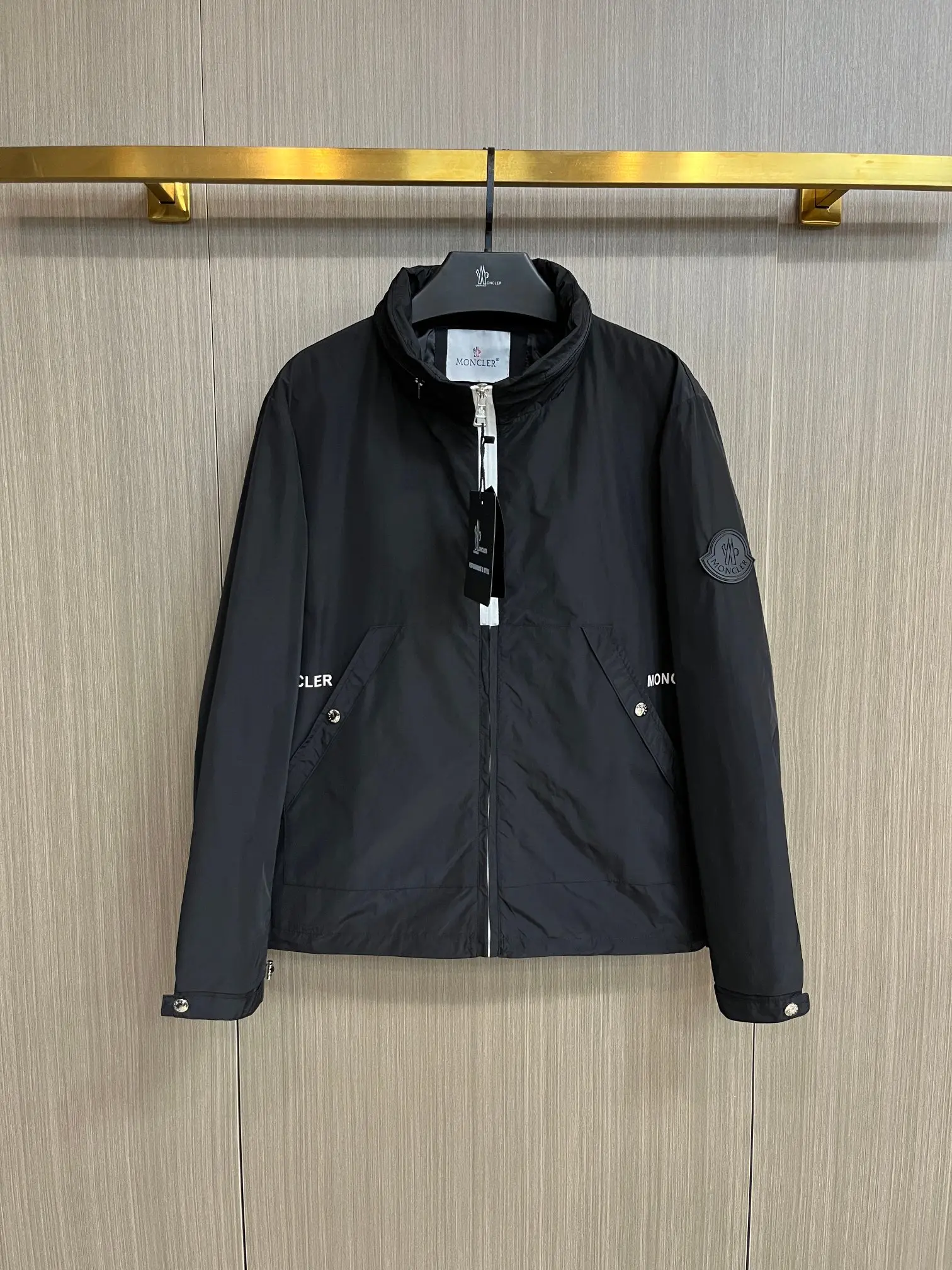 Logo-Patch Shell Windbreaker Jacket D38014703