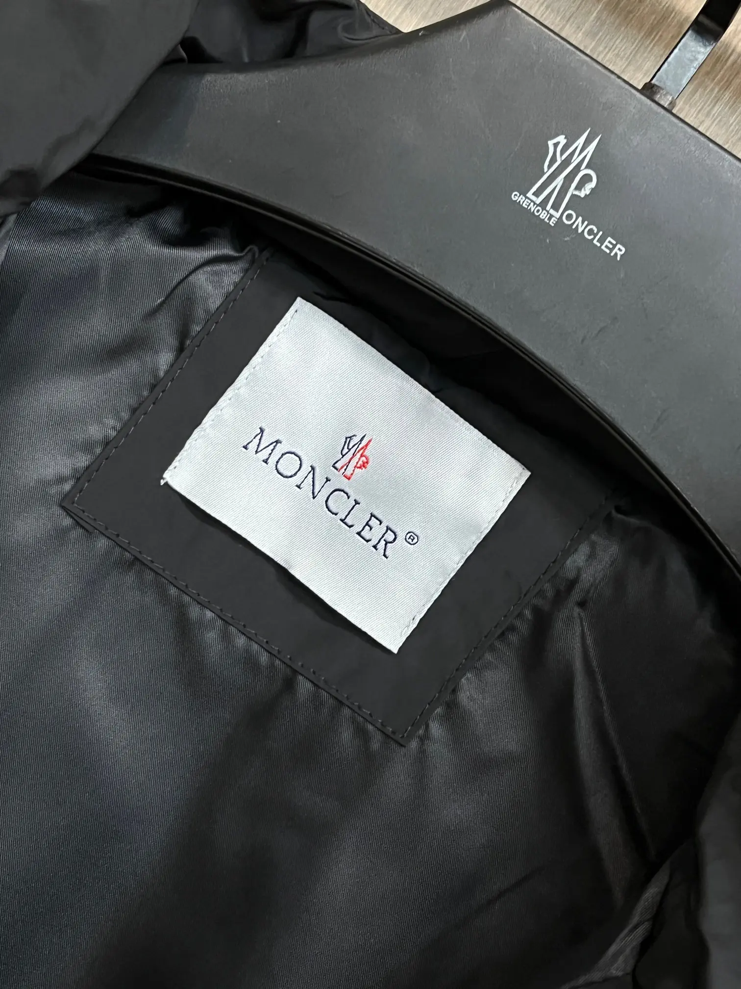 Logo-Patch Shell Windbreaker Jacket D38014703 — view 5